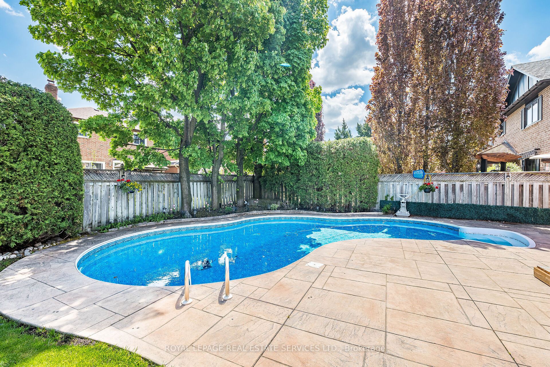 1532 Lovelady Crescent