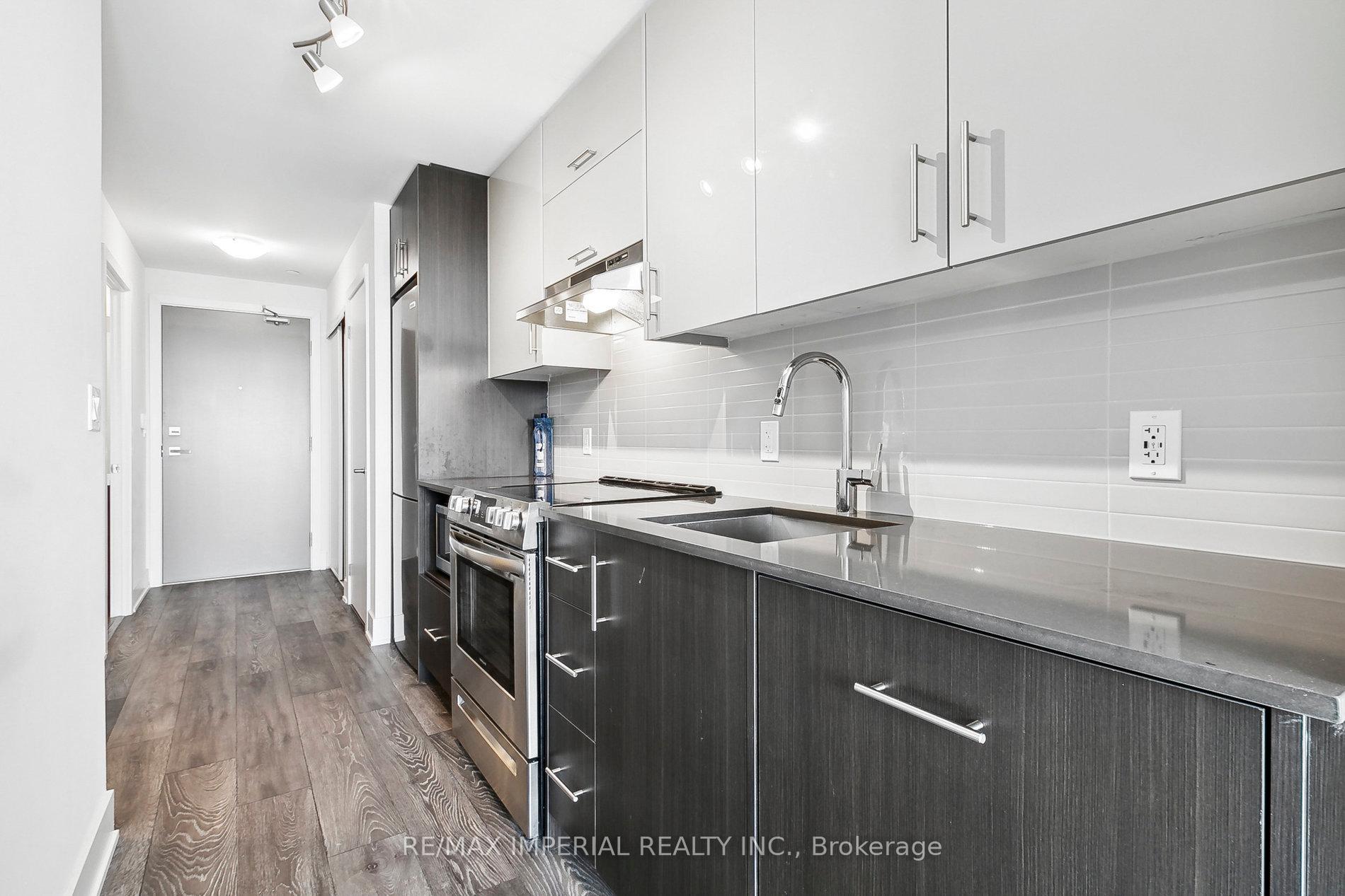 2 Bedrooms Condo at 188 Fairview Mall,  Toronto For sale