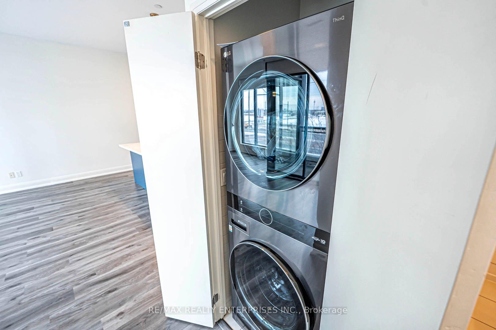 2 Bedrooms Condo at 2900 Highway 7, Vaughan For sale