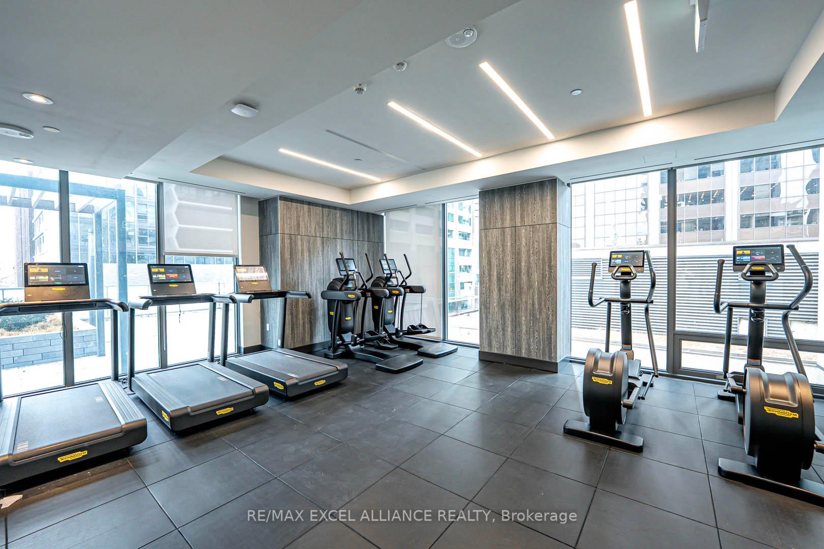 1 Bedroom Condo at 8 Cumberland,  Toronto For sale