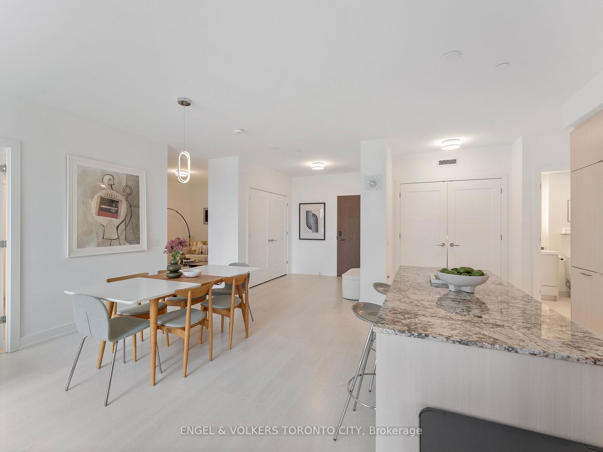 4 Bedrooms Condo at 30 Inn On The Park, Toronto For sale