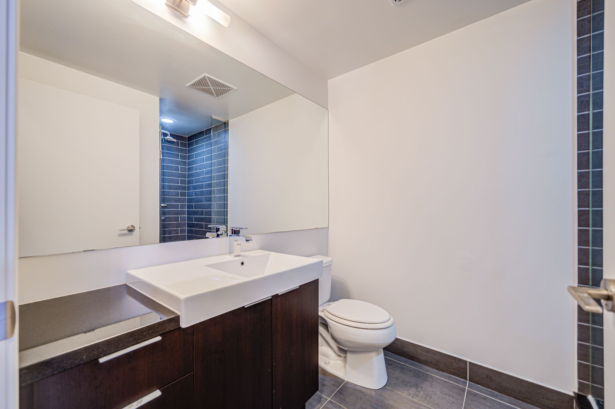 478 King Street W 318
