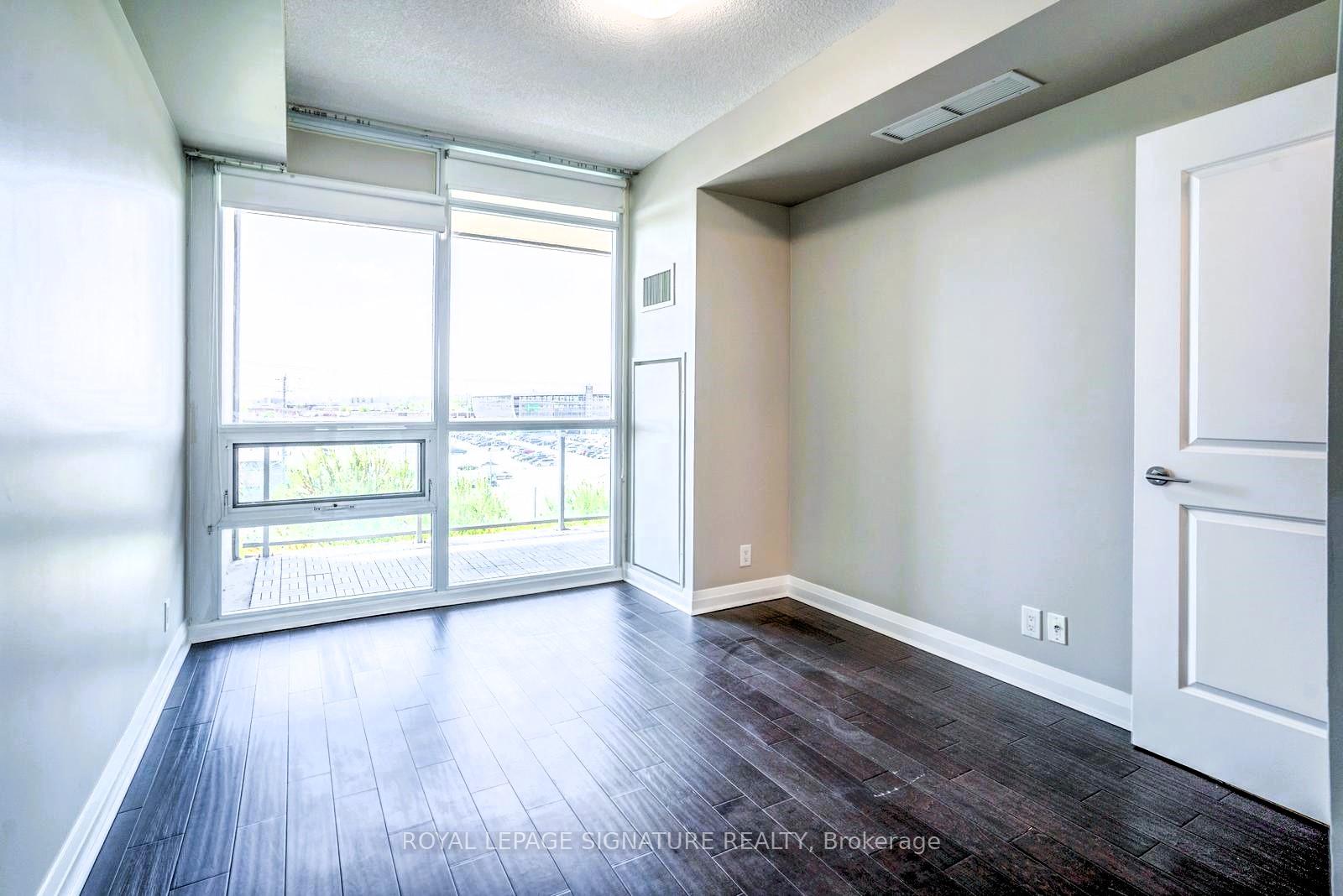 3 Bedrooms Condo at 1055 Southdown, Mississauga For sale