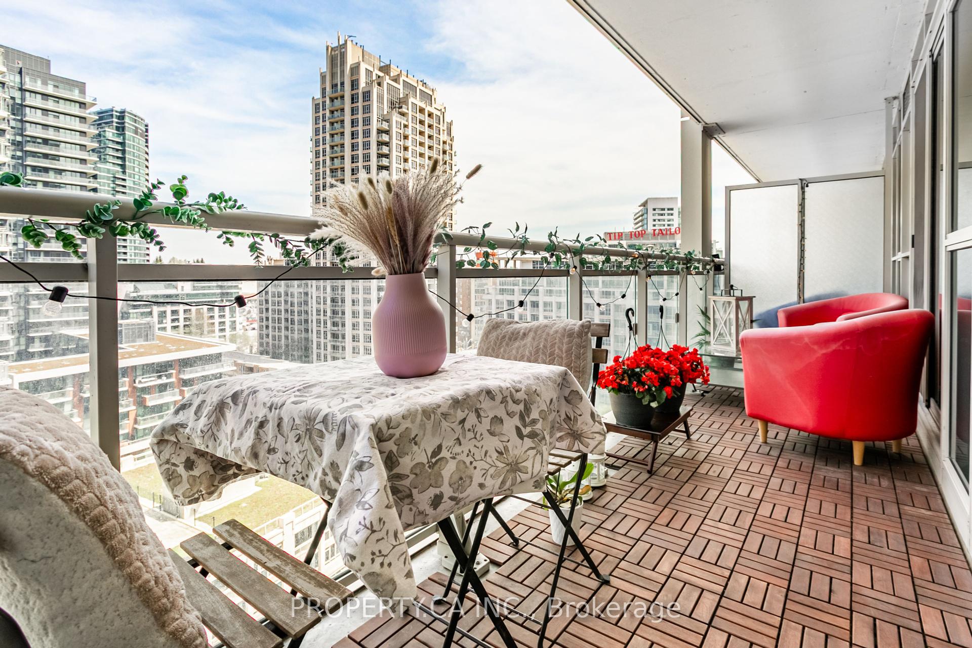 2 Bedrooms Condo at 35 Bastion, Toronto For sale