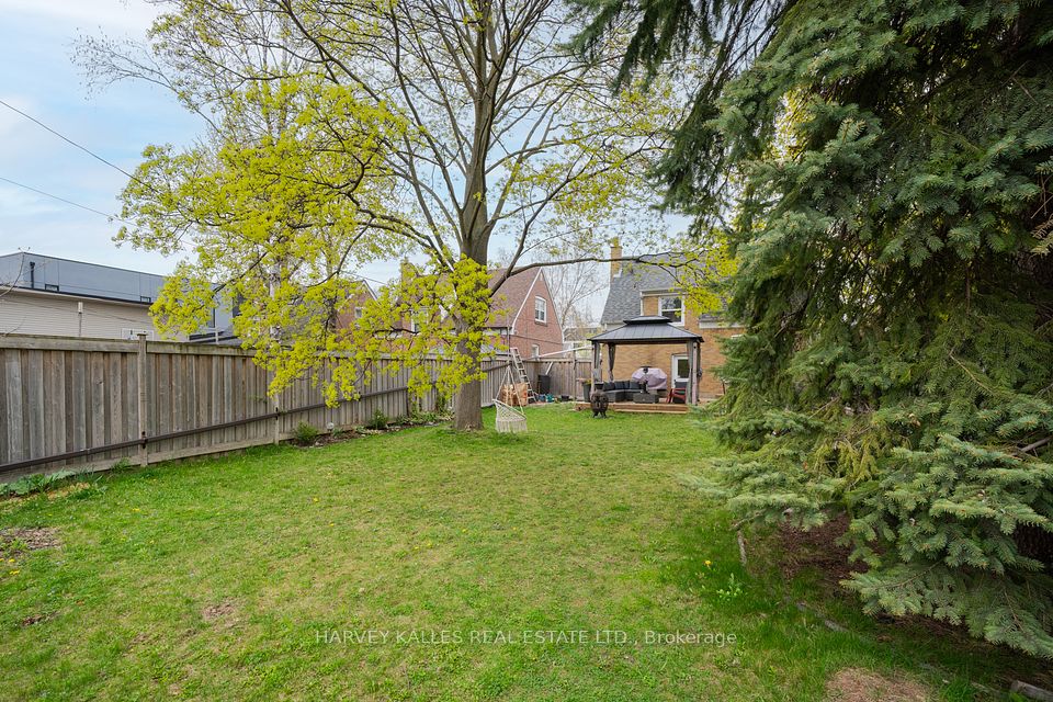 89 Charleswood Drive