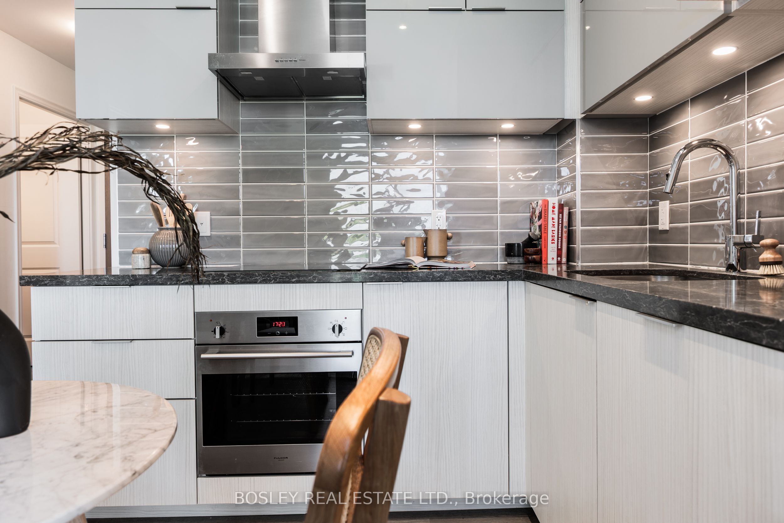 8 Rouge Valley Drive W, #908