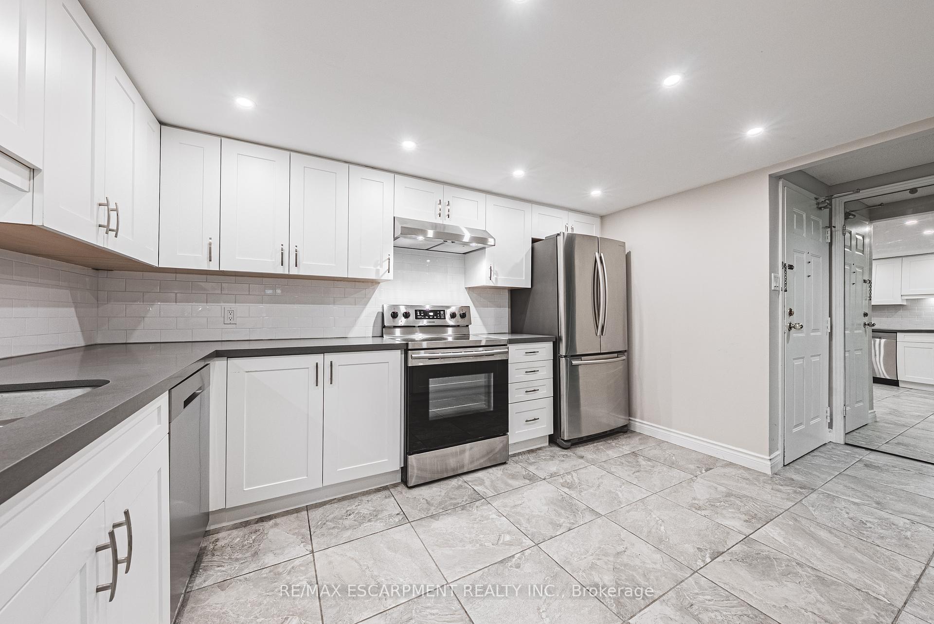 3 Bedrooms Condo at 150 WILSON, Hamilton For sale