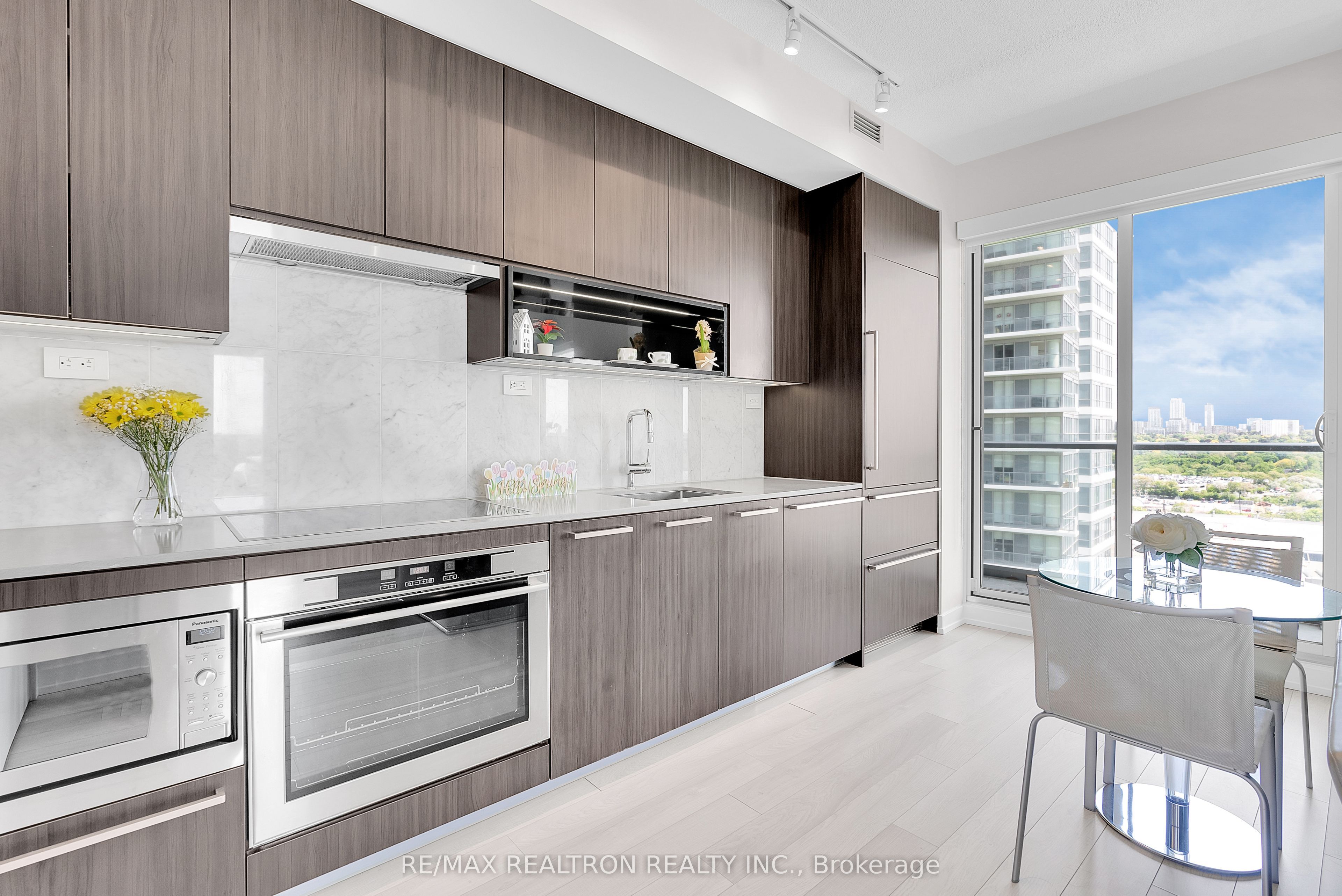115 McMahon Drive, #1110