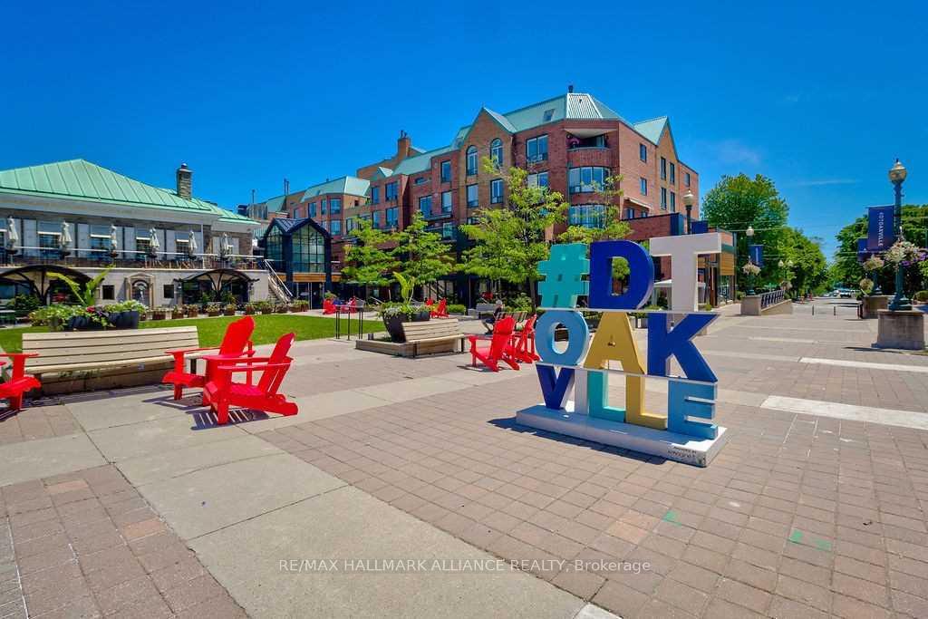 2 Bedrooms Condo at 1071 QUEENS, Oakville For sale