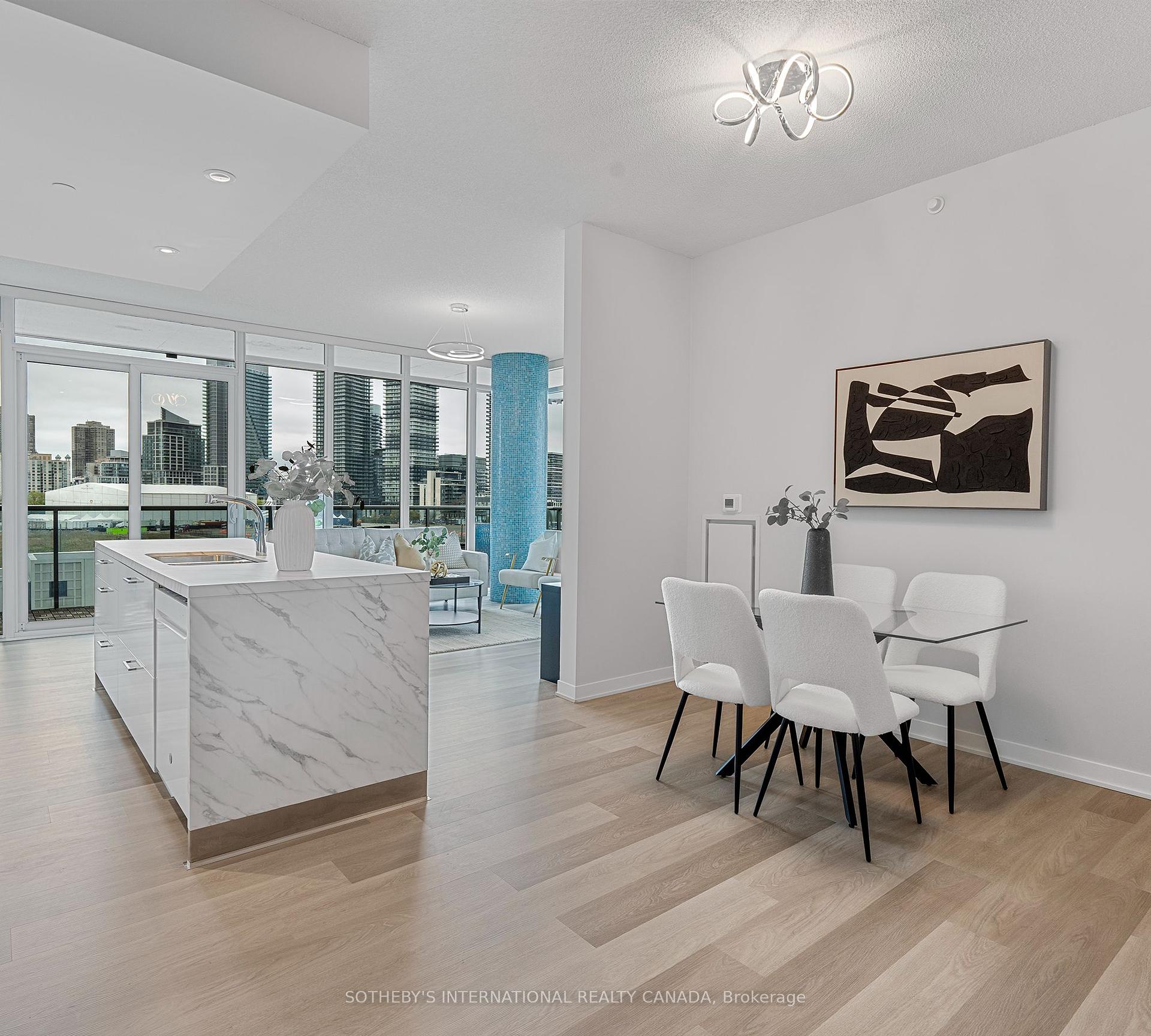 3 Bedrooms Condo at 88 Park Lawn, Toronto For sale
