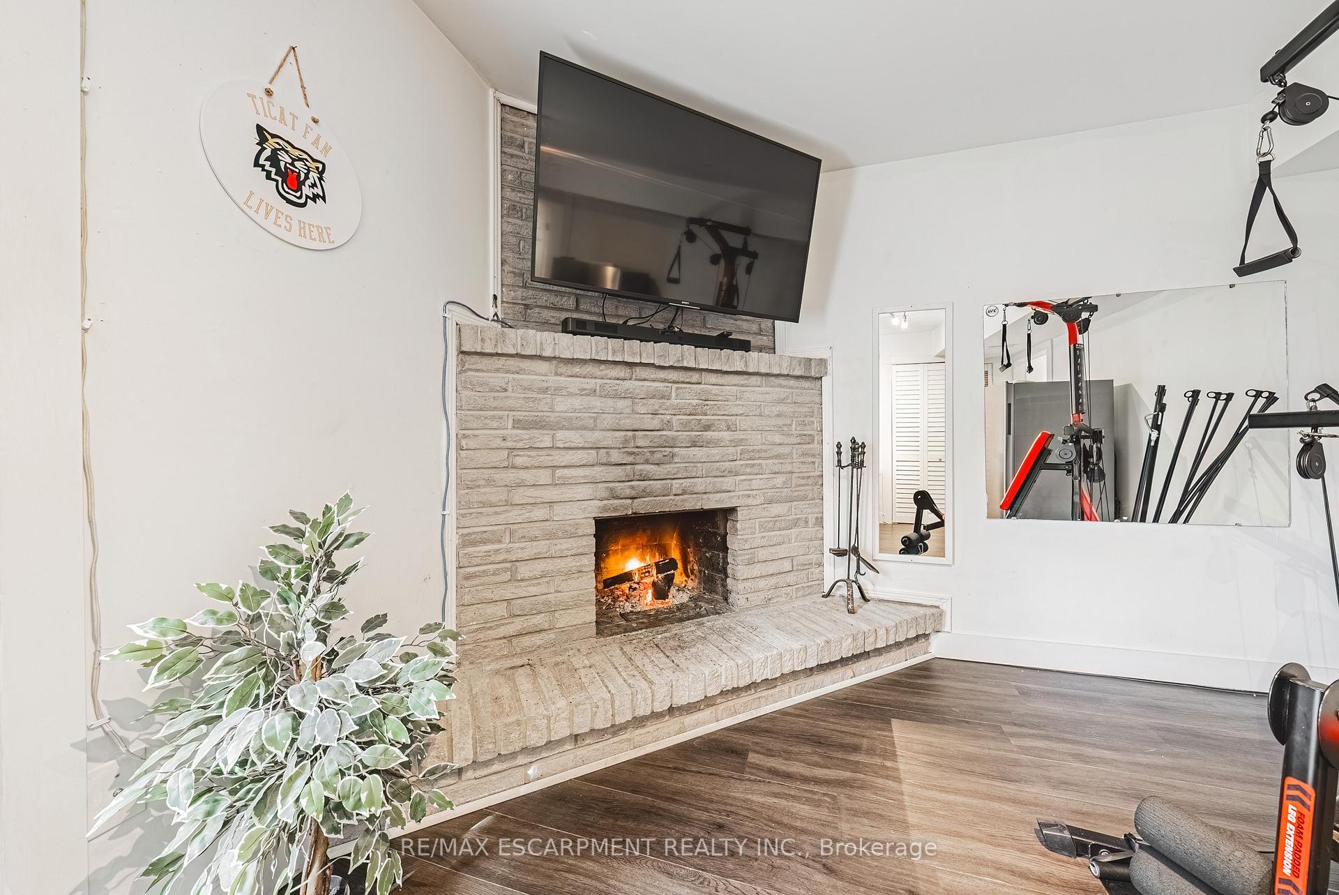 3 Bedrooms Condo at 1155 Paramount, Hamilton For sale