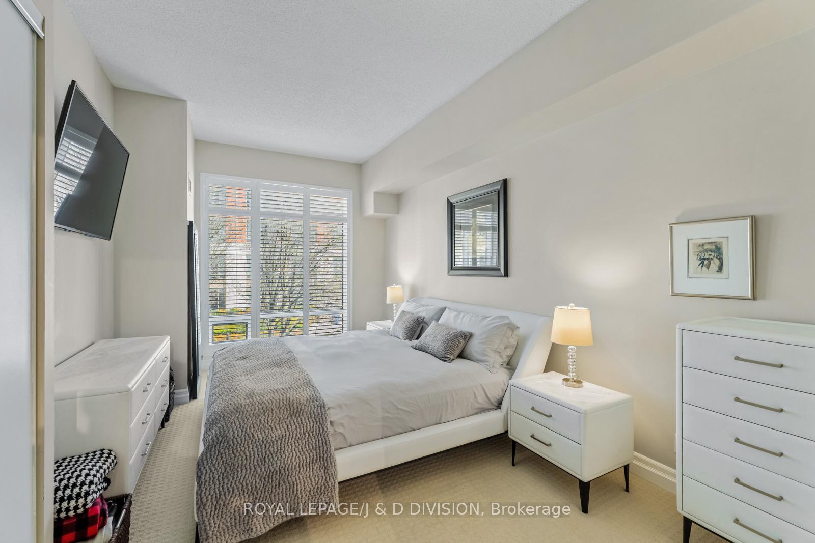 2 Bedrooms Condo at 500 Queens,  Toronto For sale