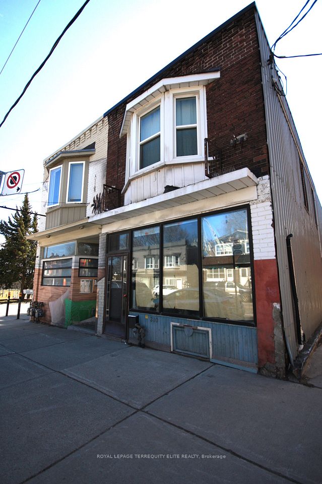 210 Greenwood