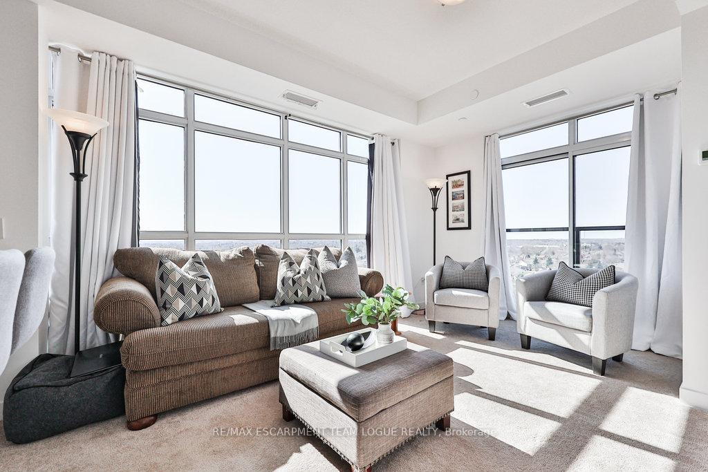 2 Bedrooms Condo at 450 Dundas,  Hamilton For sale