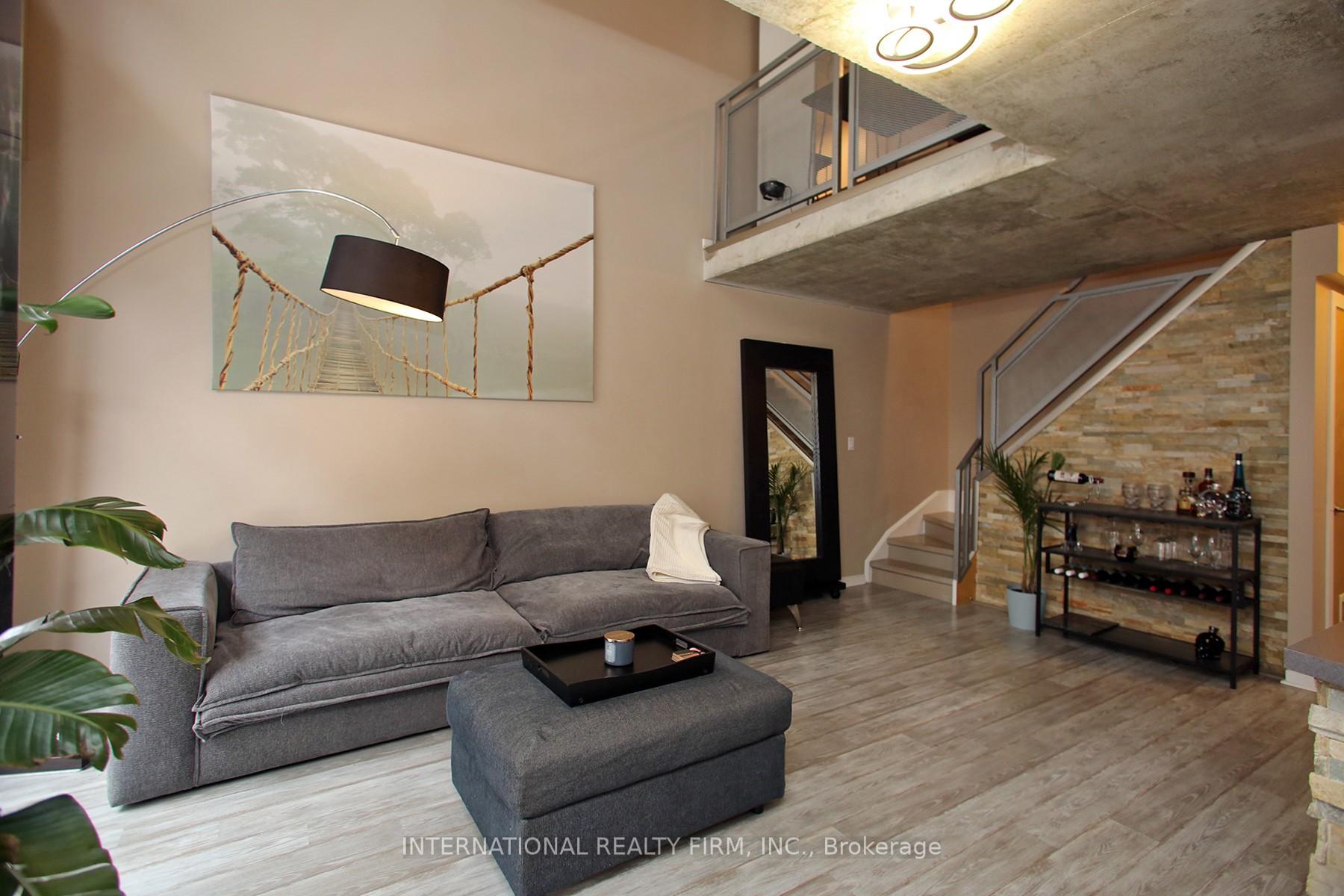 2 Bedrooms Condo at 800 King, Toronto For sale