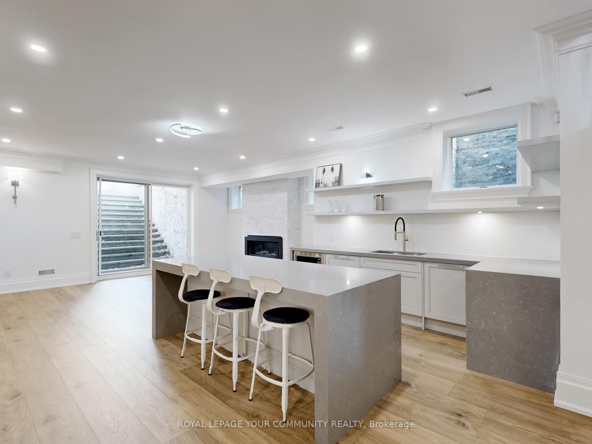 1257 Lakeshore Road W