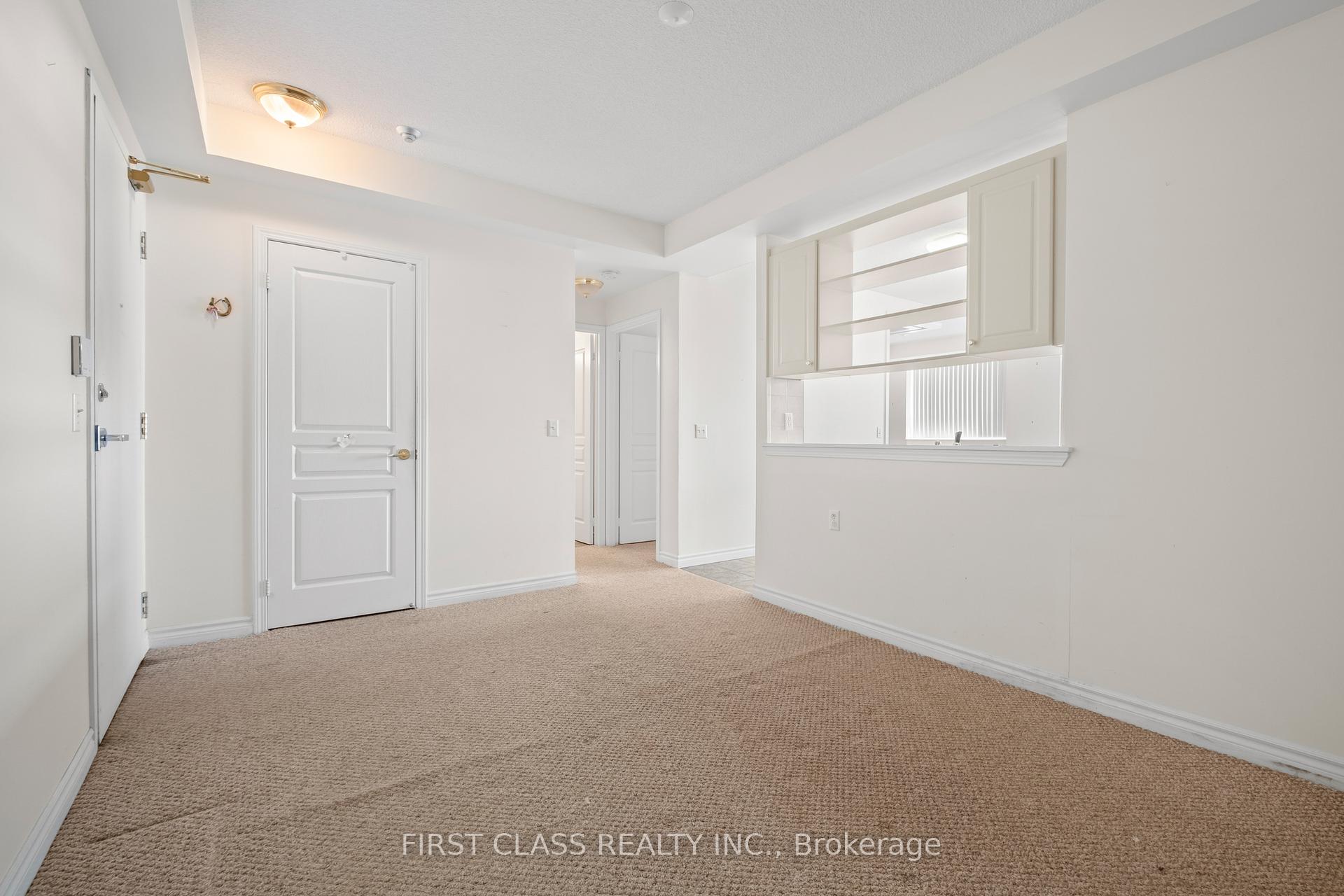 3 Bedrooms Condo at 200 Burnhamthorpe, Mississauga For sale