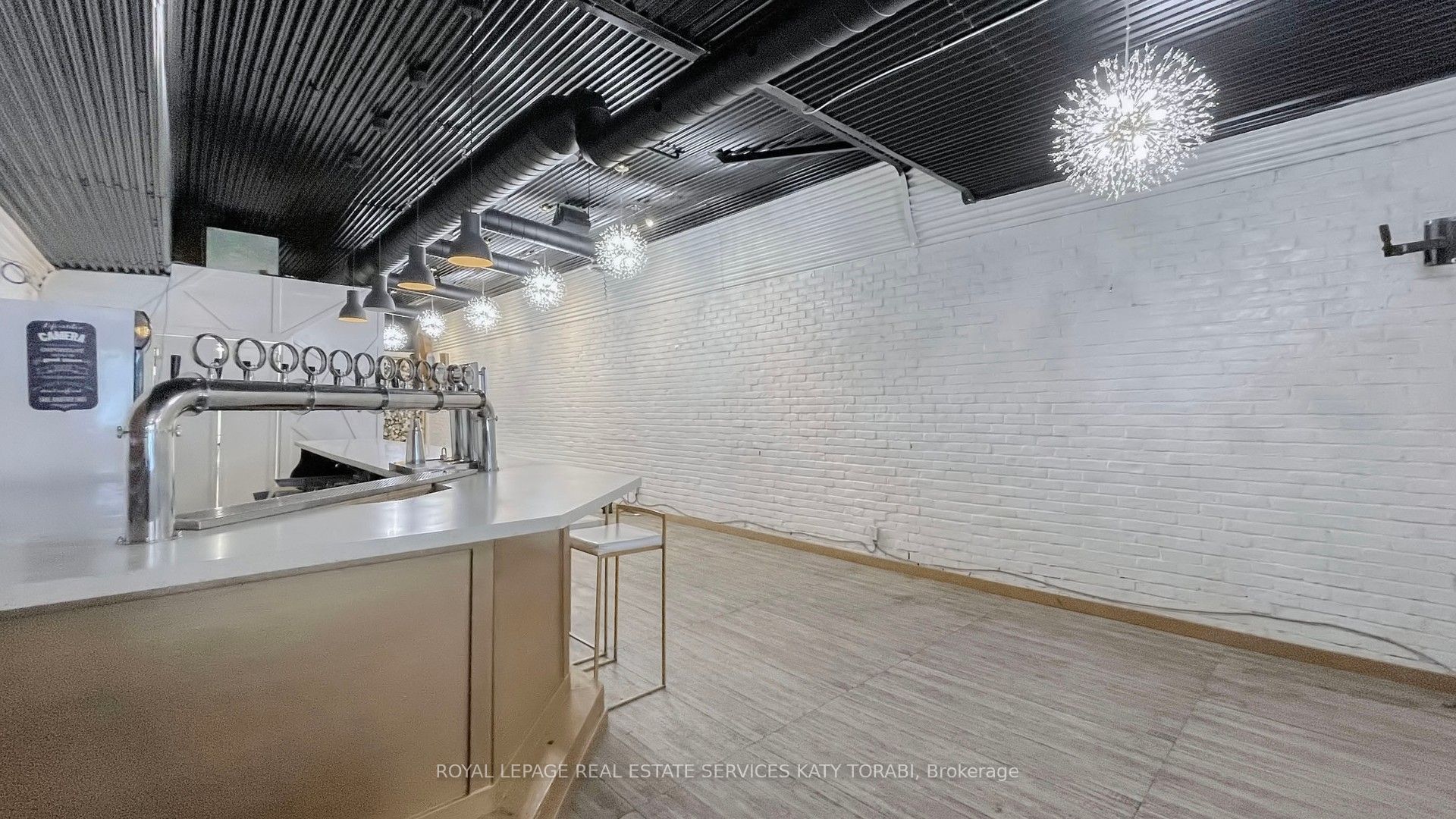 566 Queen Street W