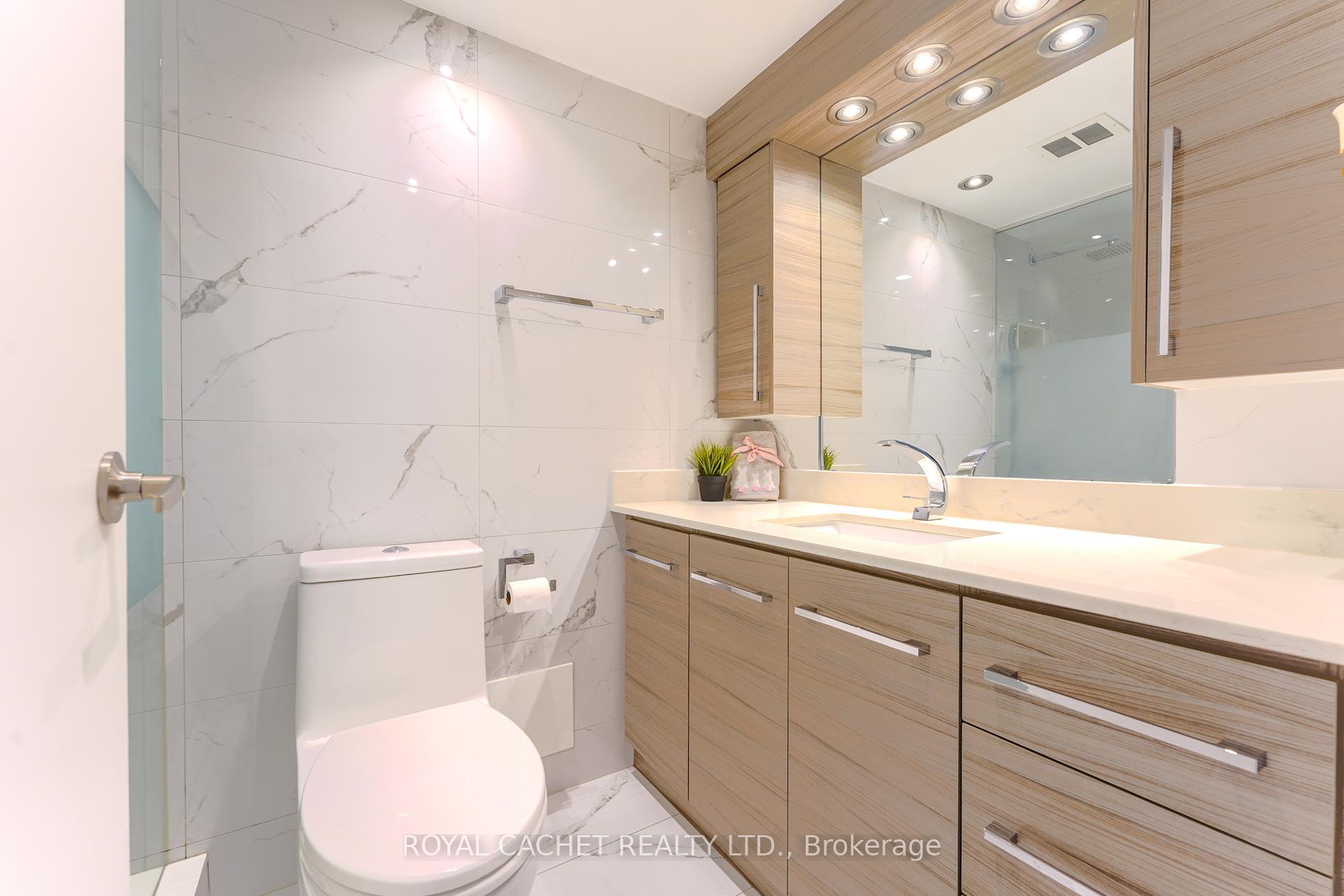 3 Bedrooms Condo at 75 Graydon Hall, Toronto For sale