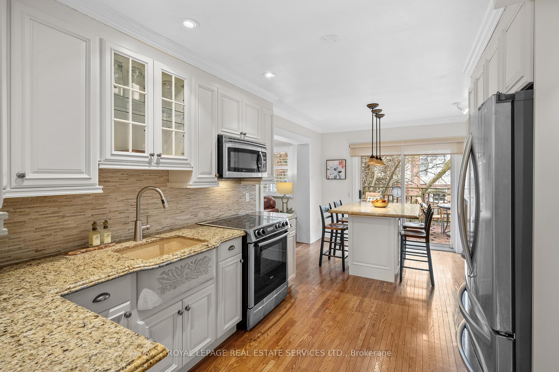 3 Bedrooms Condo at 2098 Marine,  Oakville For sale
