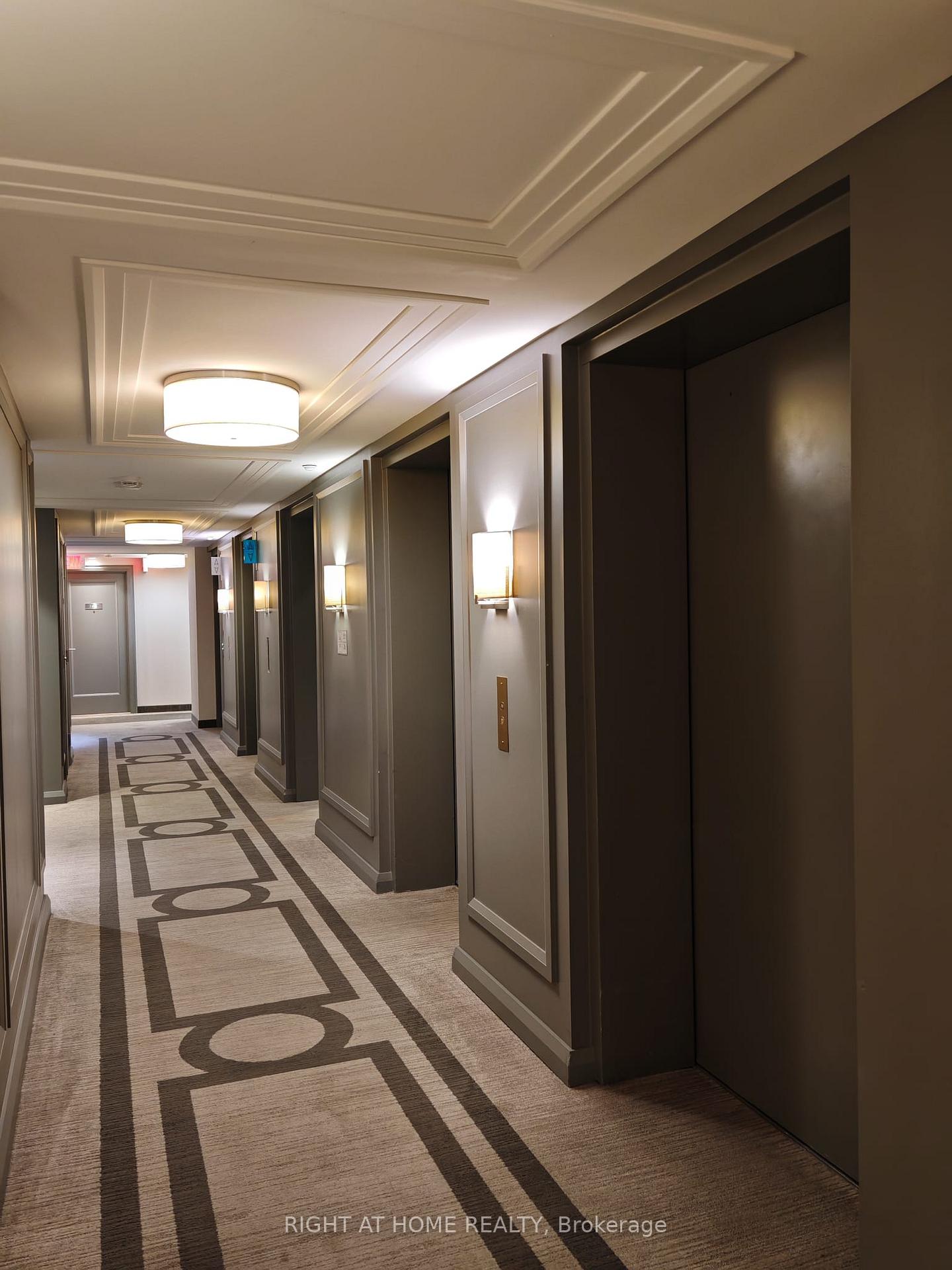 2 Bedrooms Condo at 155 Yorkville,  Toronto For sale