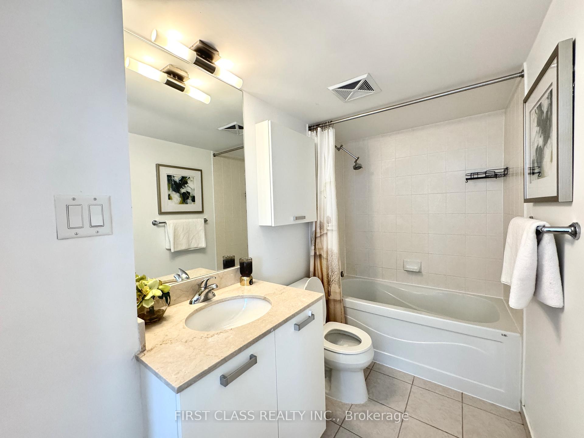 3 Bedrooms Condo at 38 Grenville, Toronto For sale