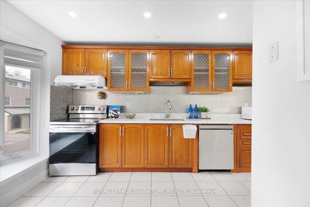 3 Bedrooms Condo at 2 Liszt,  Toronto For sale