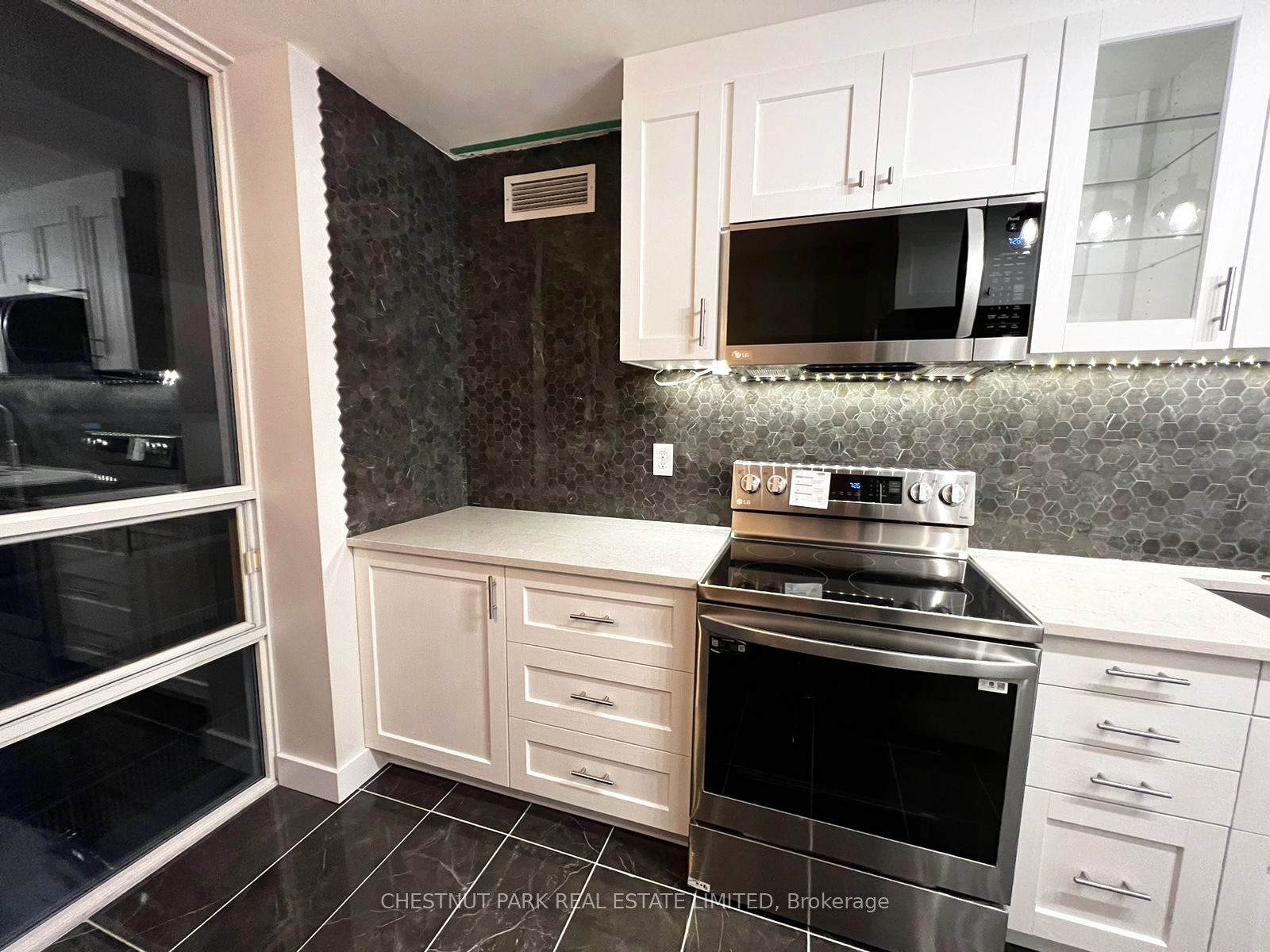 43 Eglinton Avenue E #909, Toronto C03 Yonge-Eglinton