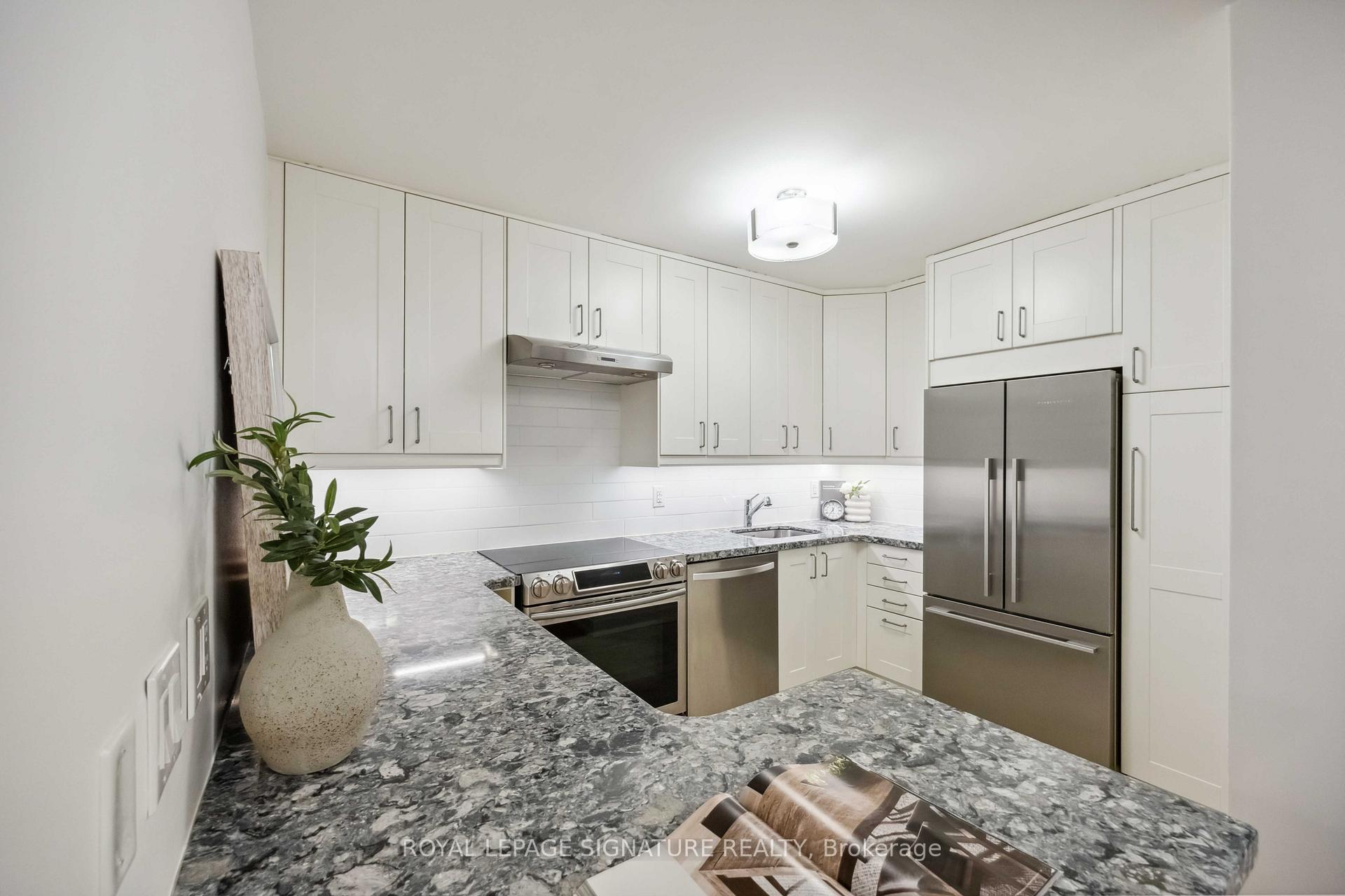 2 Bedrooms Condo at 212 St. George, Toronto For sale