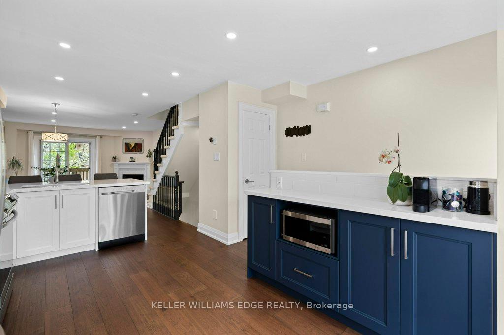 2 Bedrooms Condo at 3480 Upper Middle, Burlington For sale