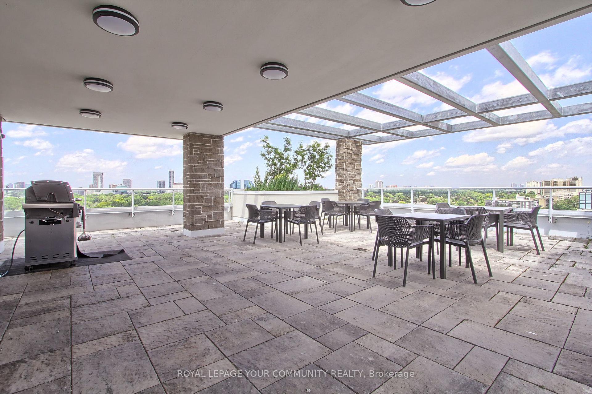 2 Bedrooms Condo at 10 Deerlick, Toronto For sale