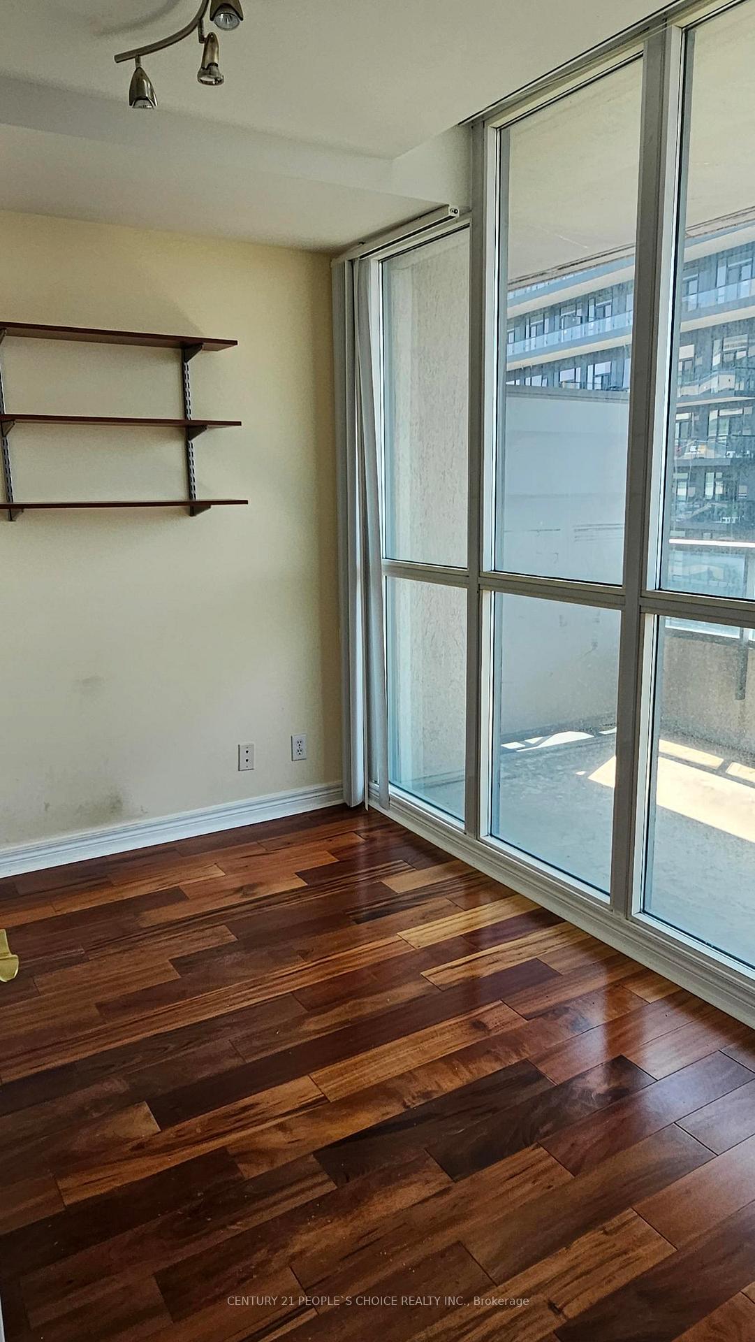 2 Bedrooms Condo at 23 Hollywood, Toronto For sale