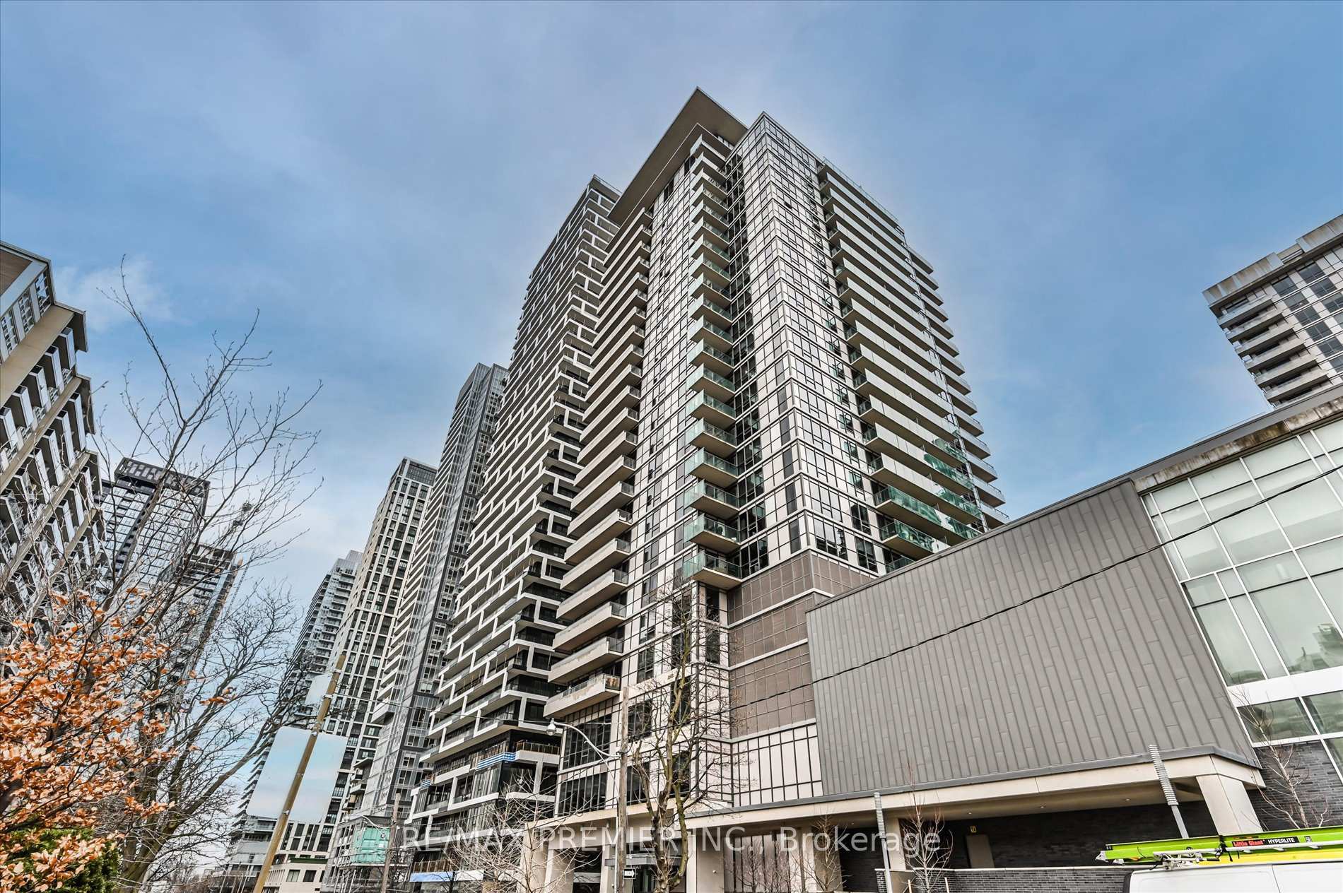 3 Bedrooms Condo at 25 Broadway, Toronto For sale