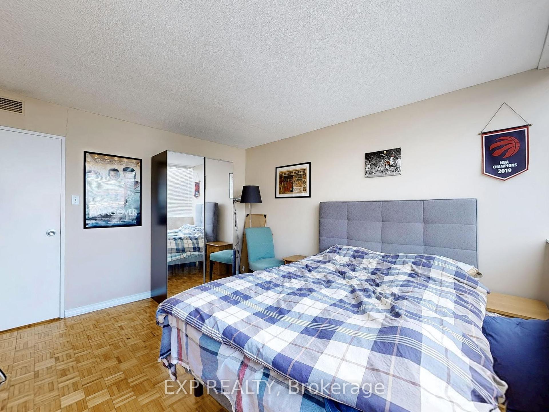 1 Bedroom Condo at 914 Yonge, Toronto For sale