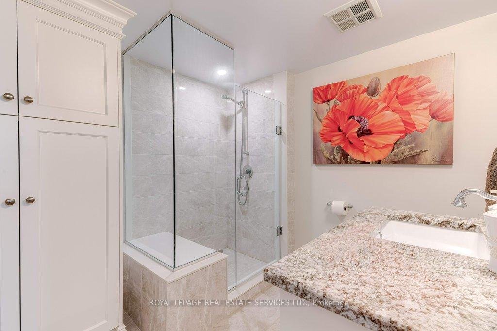 2 Bedrooms Condo at 221 Robinson,  Oakville For sale