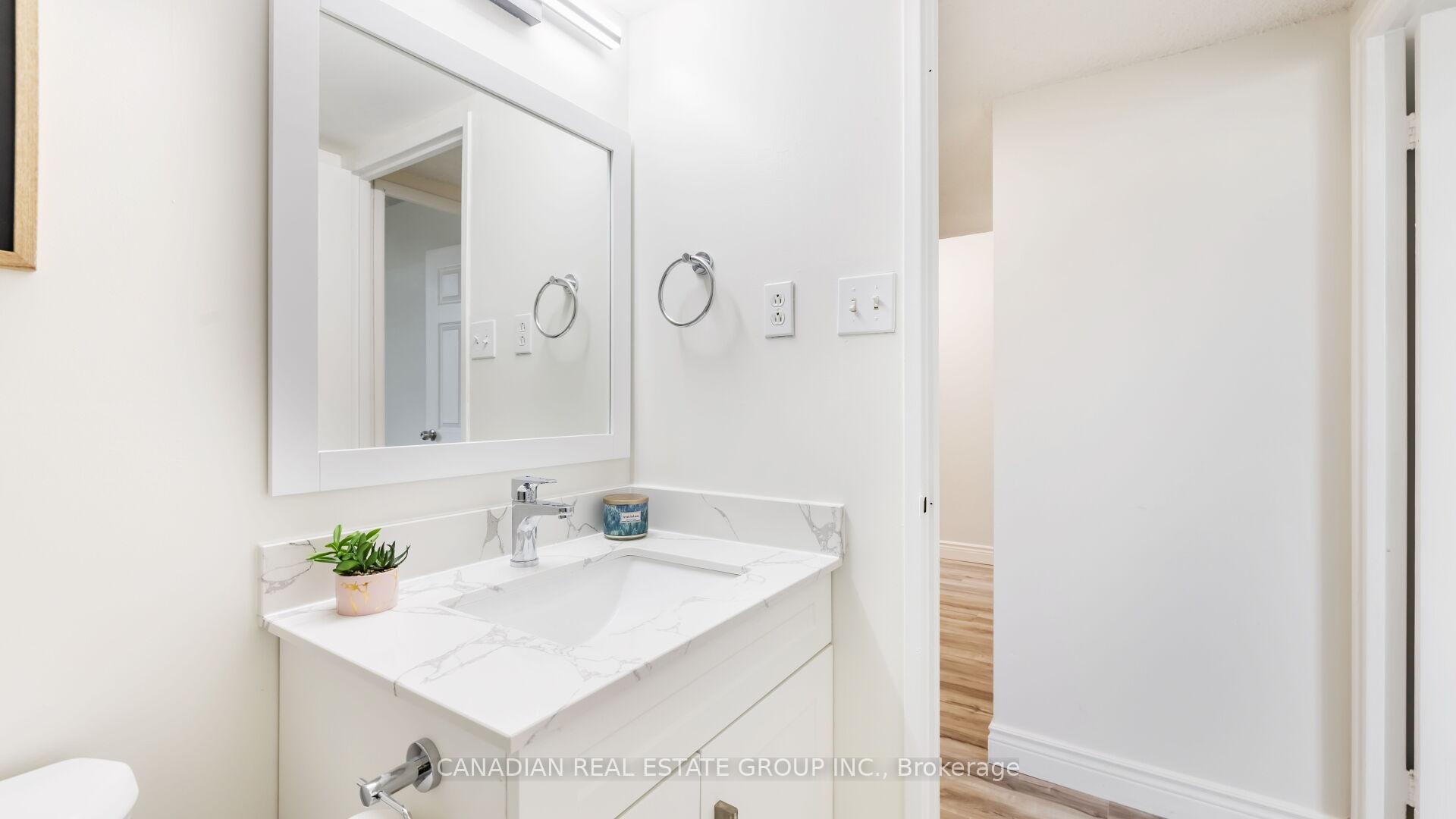 3 Bedrooms Condo at 20 Speers, Oakville For sale