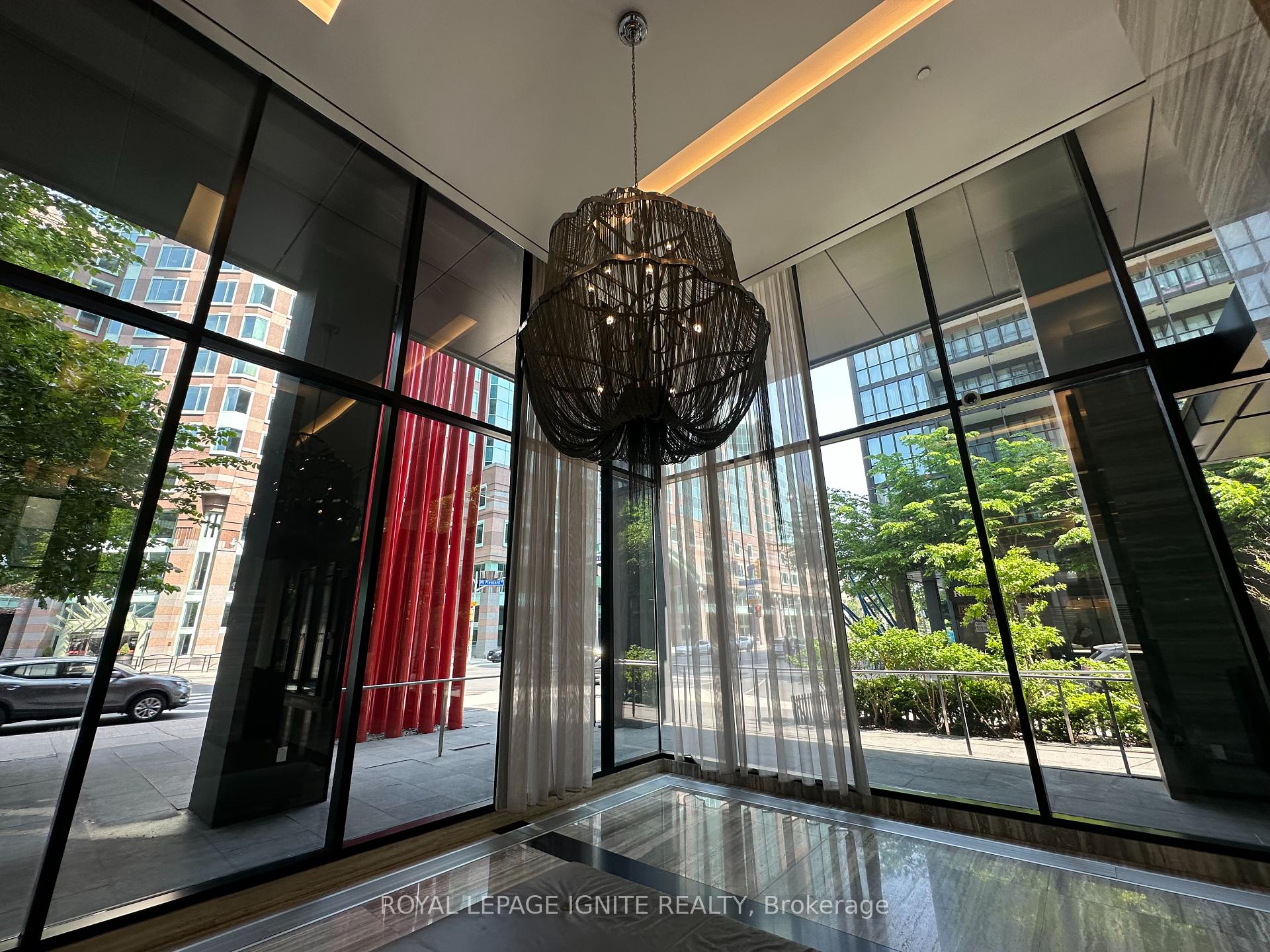 2 Bedrooms Condo at 110 Charles, Toronto For sale