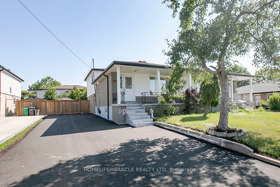11 Dartford Road, Brampton, ON L6T 2Z3