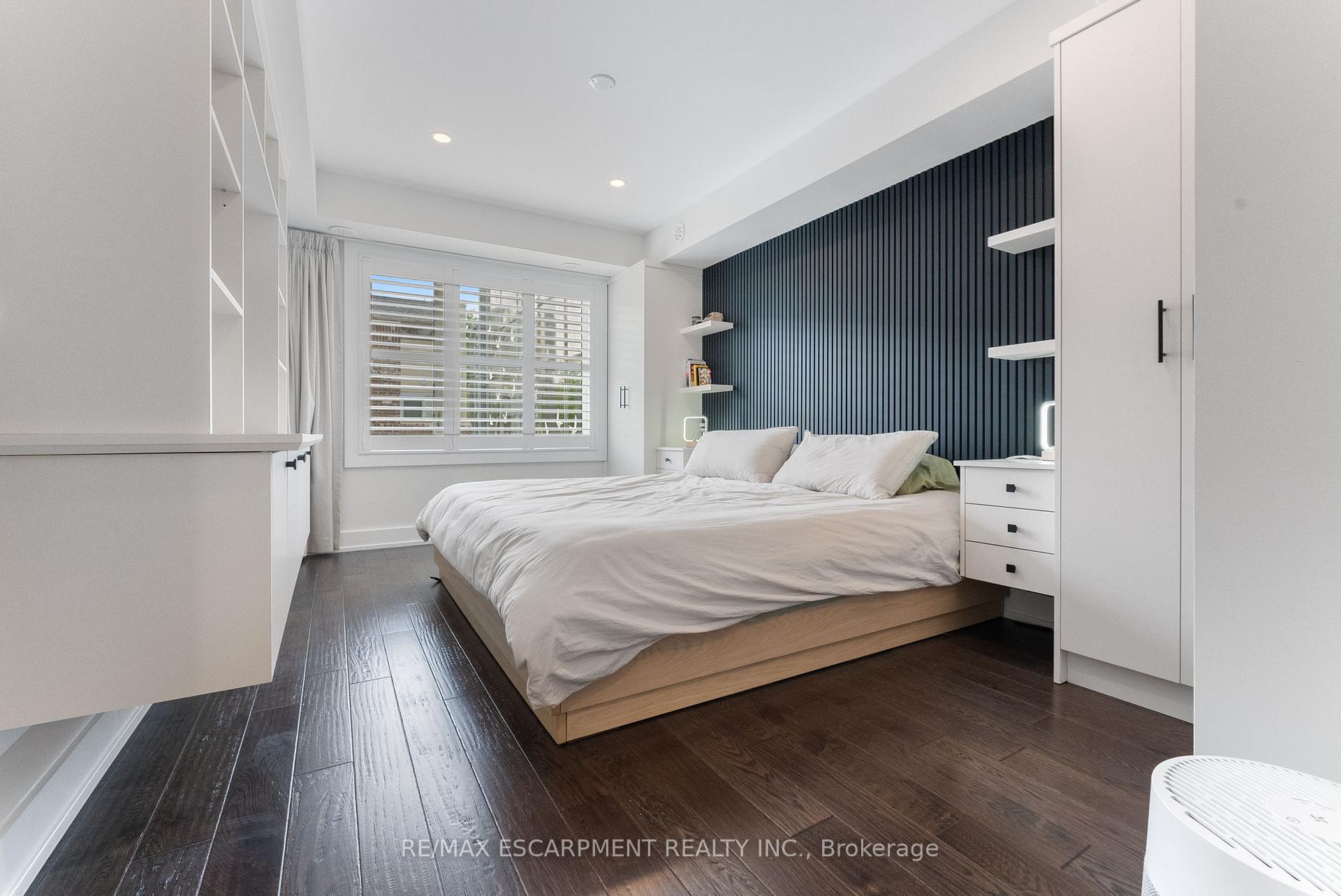 2 Bedrooms Condo at 6 Drummond, Toronto For sale