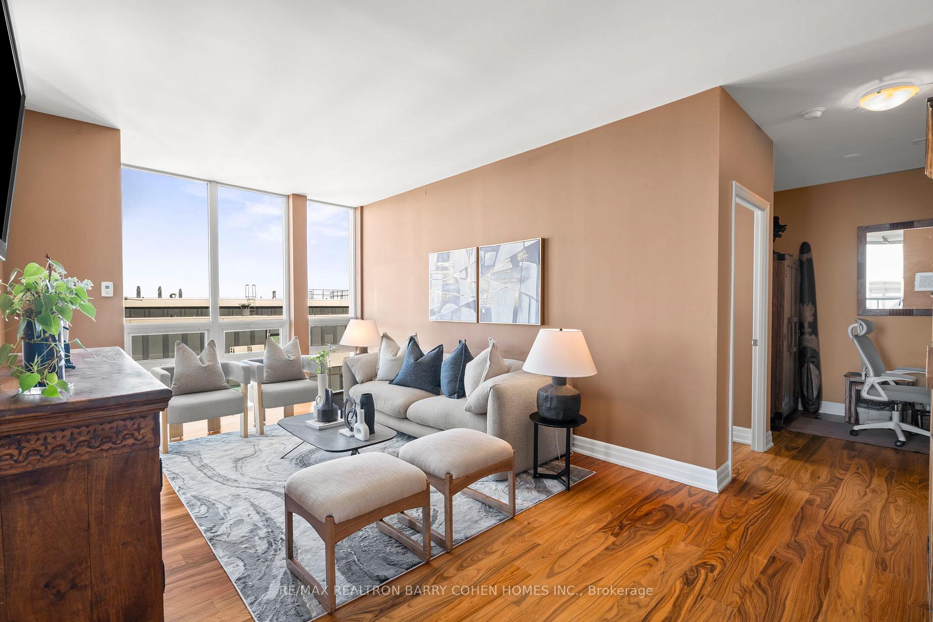 3 Bedrooms Condo at 500 St Clair, Toronto For sale