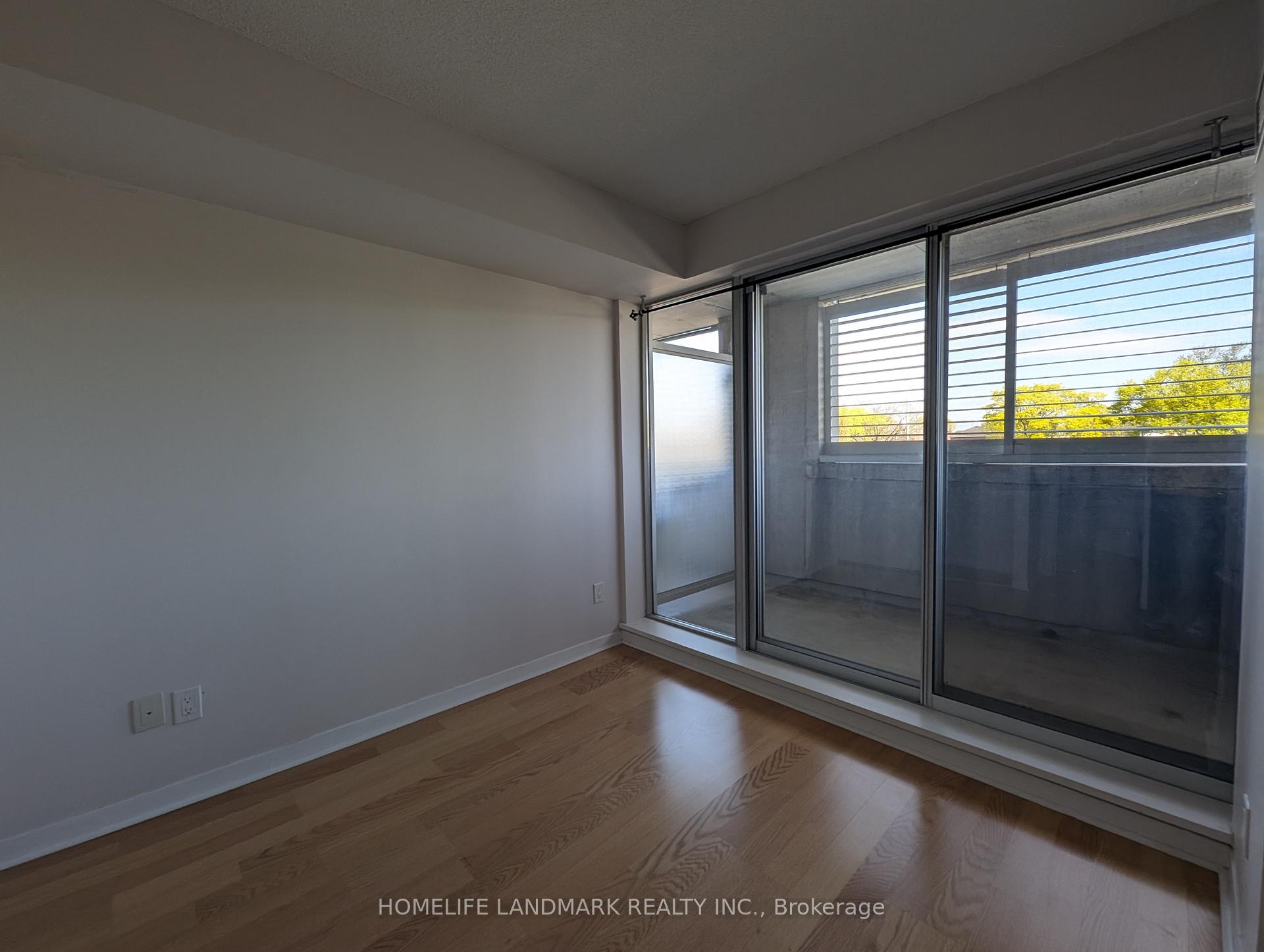 2 Bedrooms Condo at 1050 The Queensway, Toronto For sale