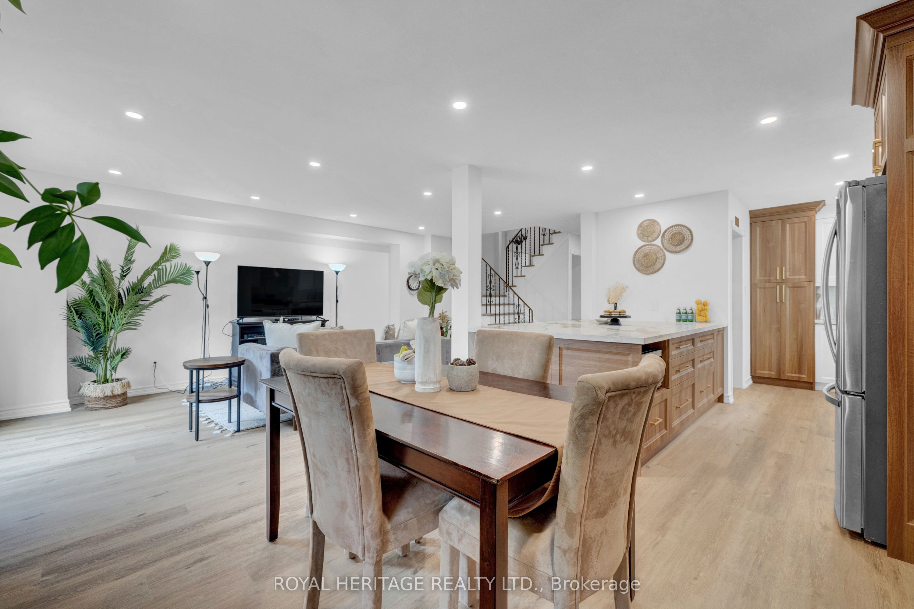 557 Berwick Crescent
