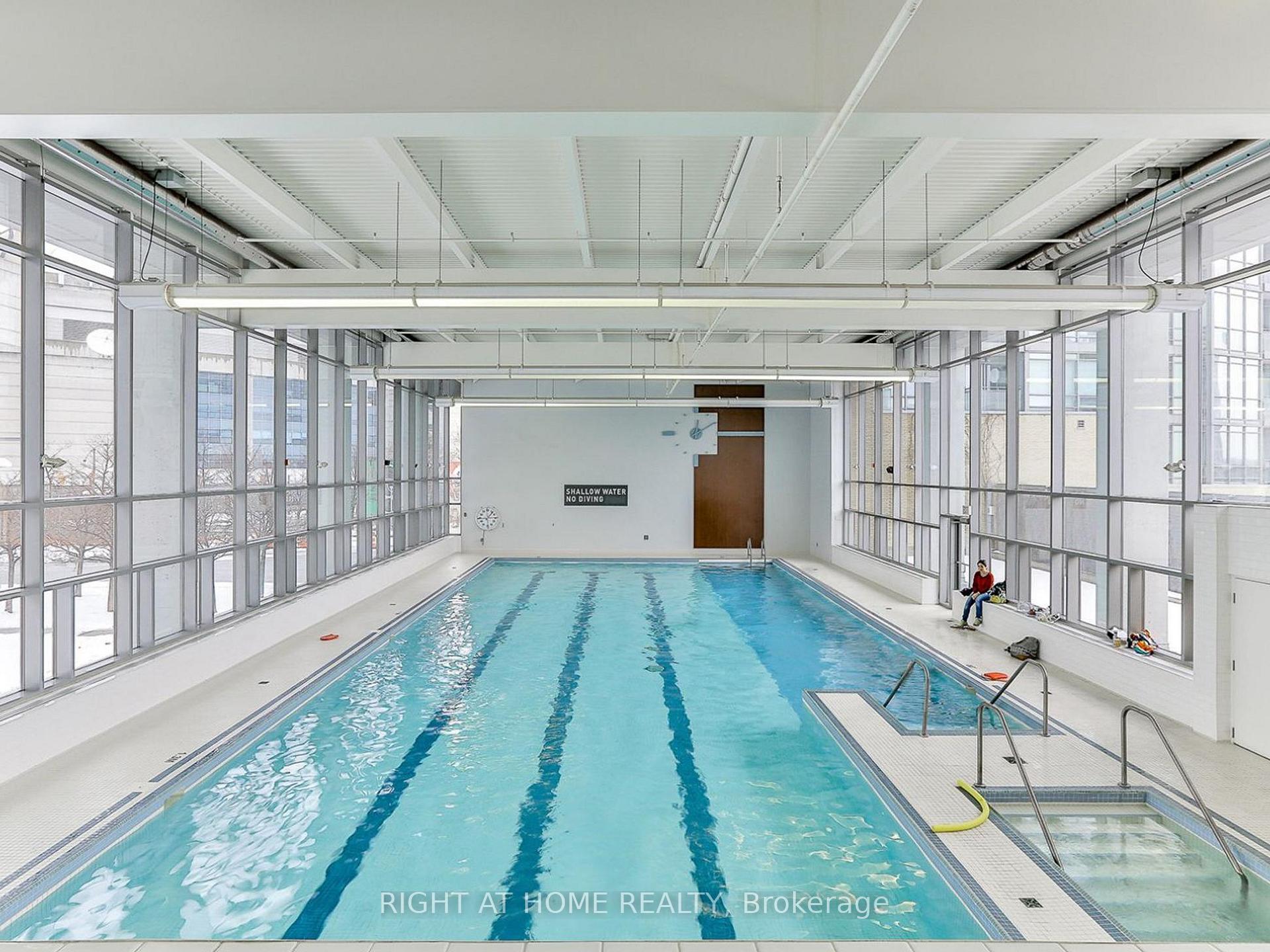 2 Bedrooms Condo at 5 Mariner, Toronto For sale