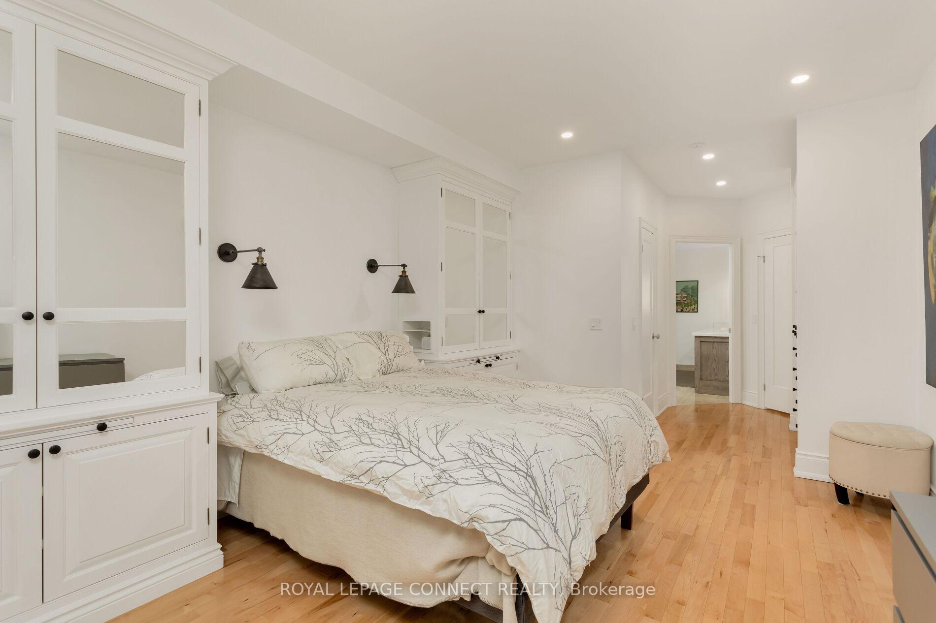 3 Bedrooms Condo at 12 Old Mill,  Toronto For sale