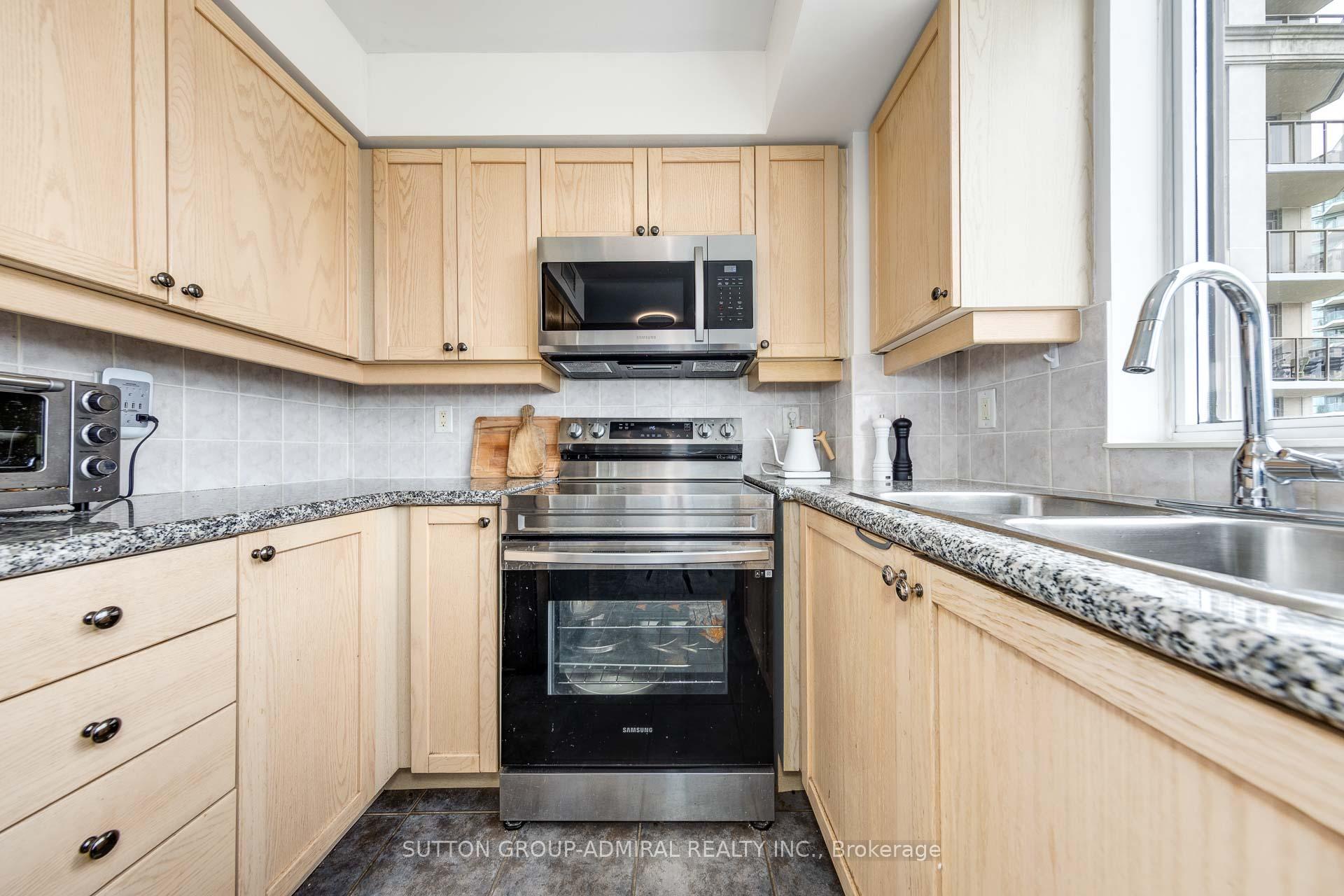 2 Bedrooms Condo at 78 Harrison Garden, Toronto For sale