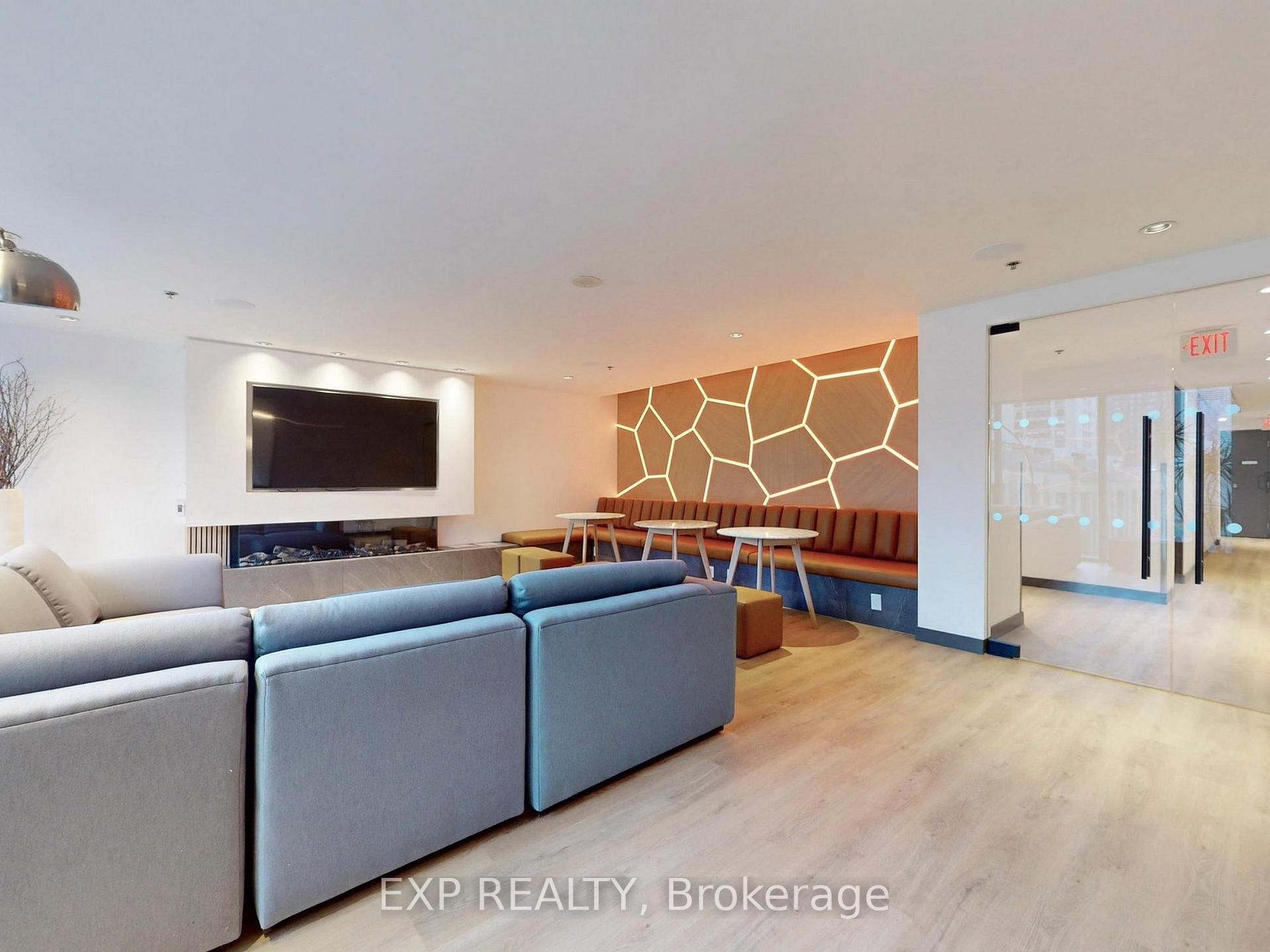 2 Bedrooms Condo at 285 Mutual, Toronto For sale