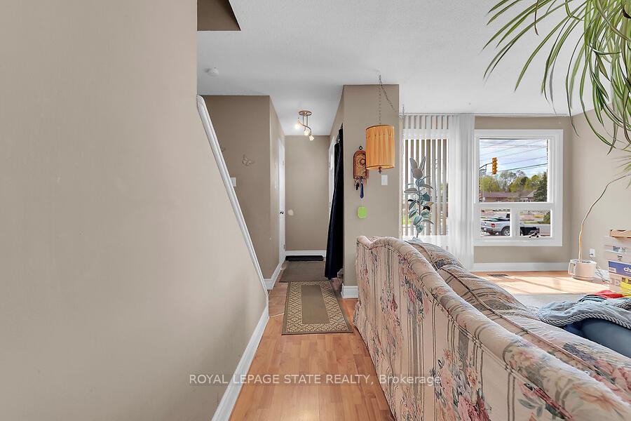 3 Bedrooms Condo at 977 Francis,  Burlington For sale