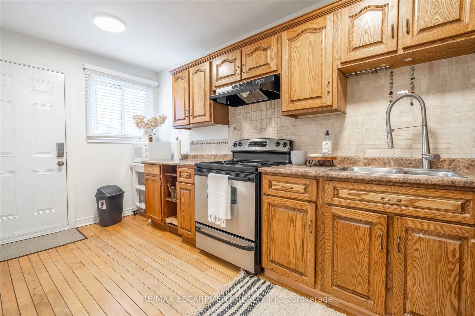 3 Bedrooms Condo at 500 Stone Church,  Hamilton For sale