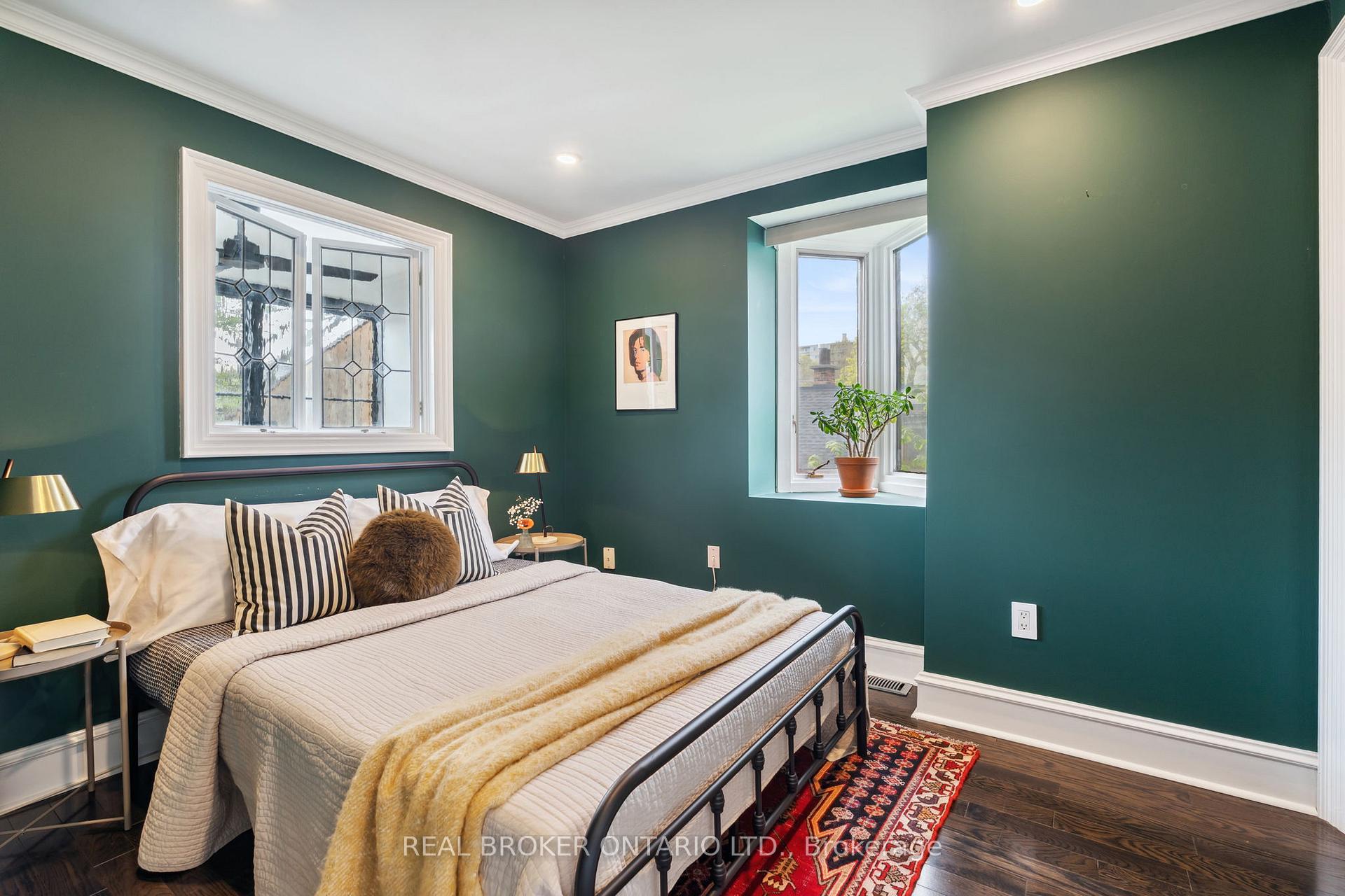 2 Bedrooms Condo at 300 Avenue, Toronto For sale