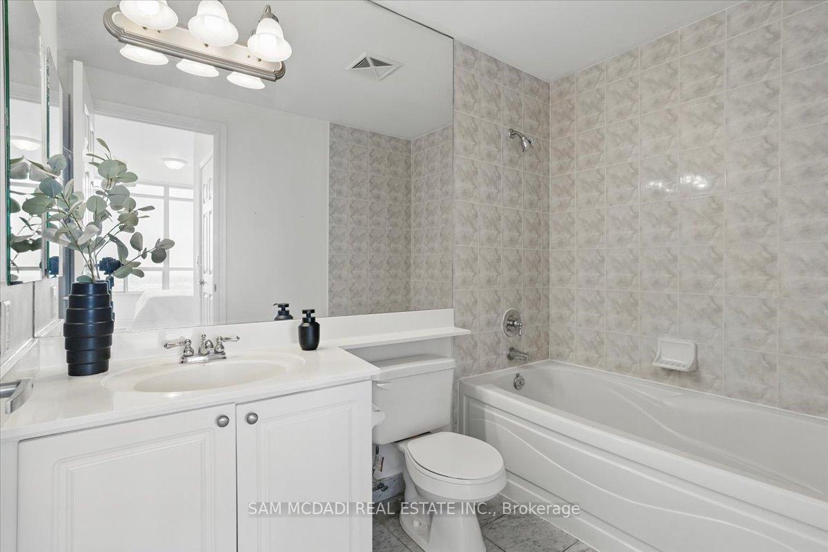 3 Bedrooms Condo at 3888 Duke Of York, Mississauga For sale